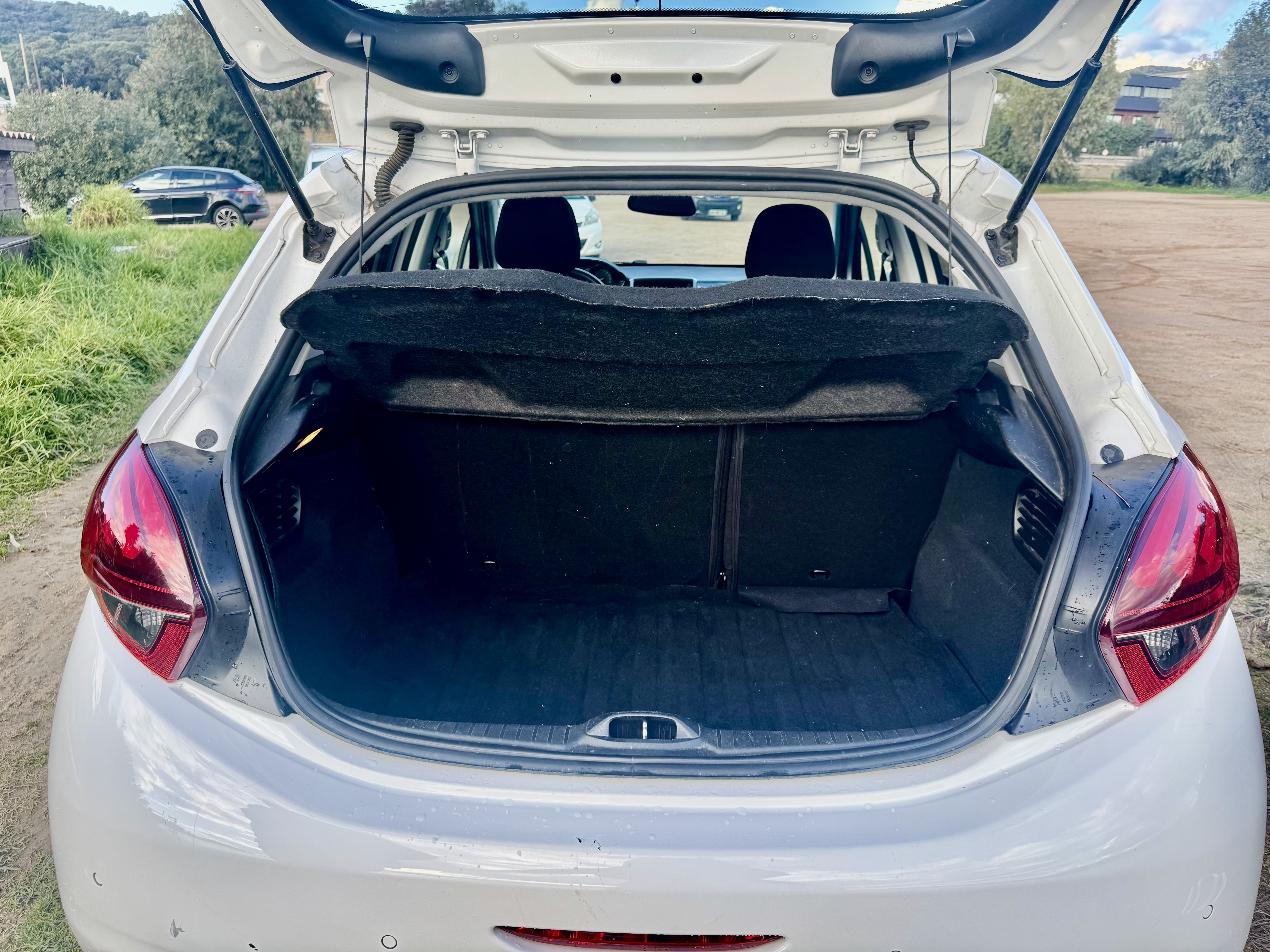 Peugeot 208 avec Siège bébé