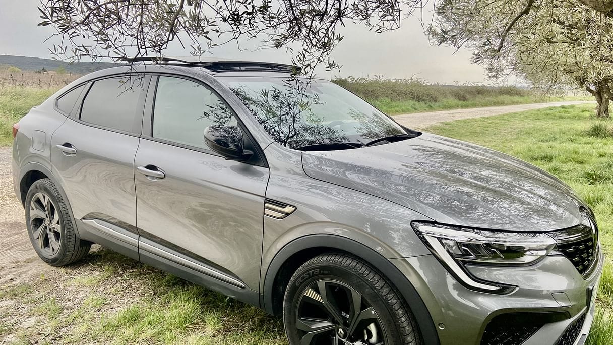 Renault Arkana E-Tech, 2023, Essence 98 / Électrique (hybride), automatique