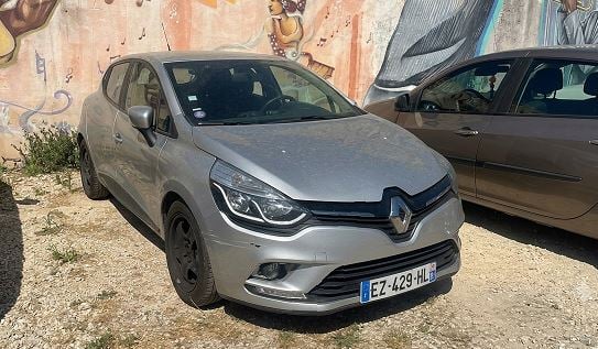 Renault Clio EZ429HL with Air conditioning