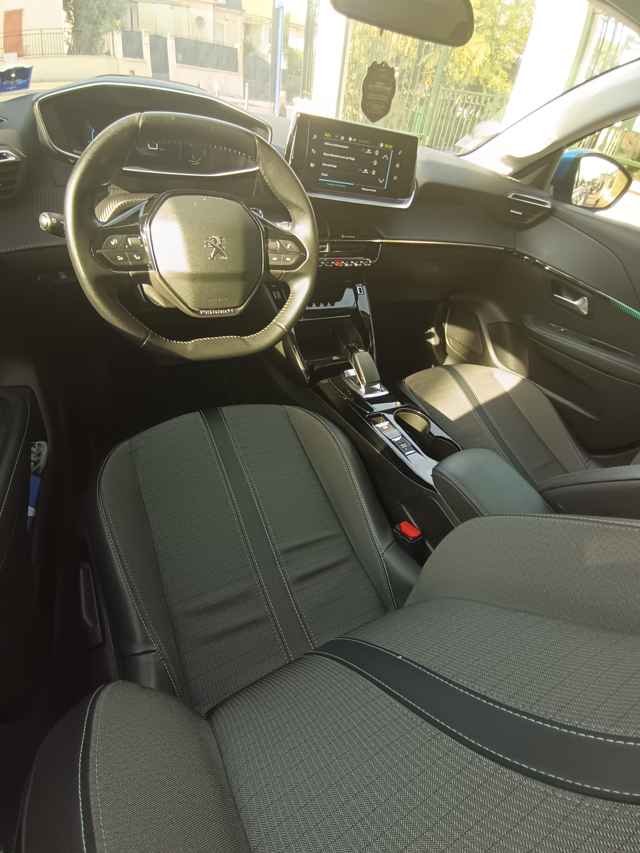 Peugeot e-208 Allure avec Audio Bluetooth