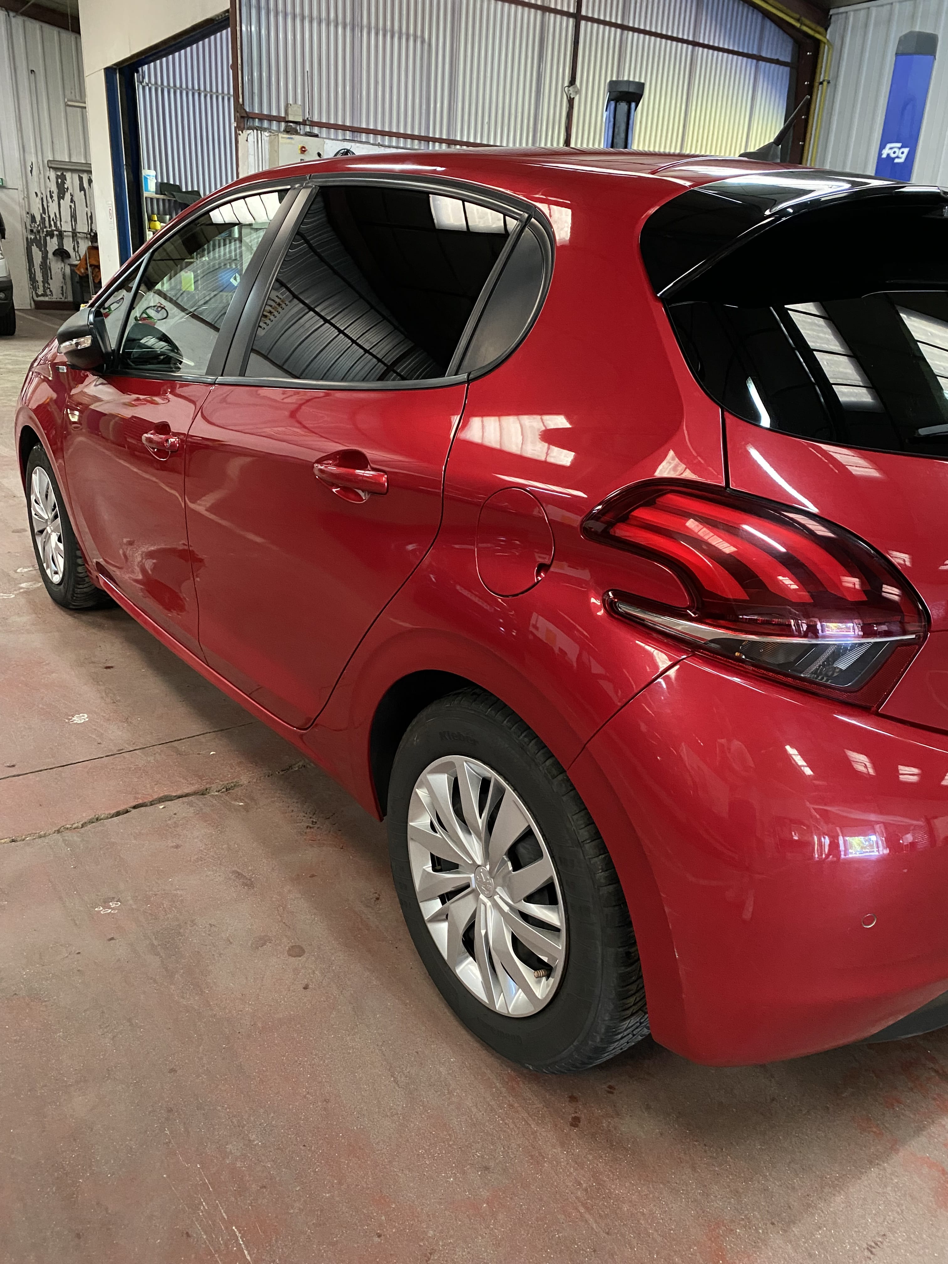 Peugeot 208 avec GPS