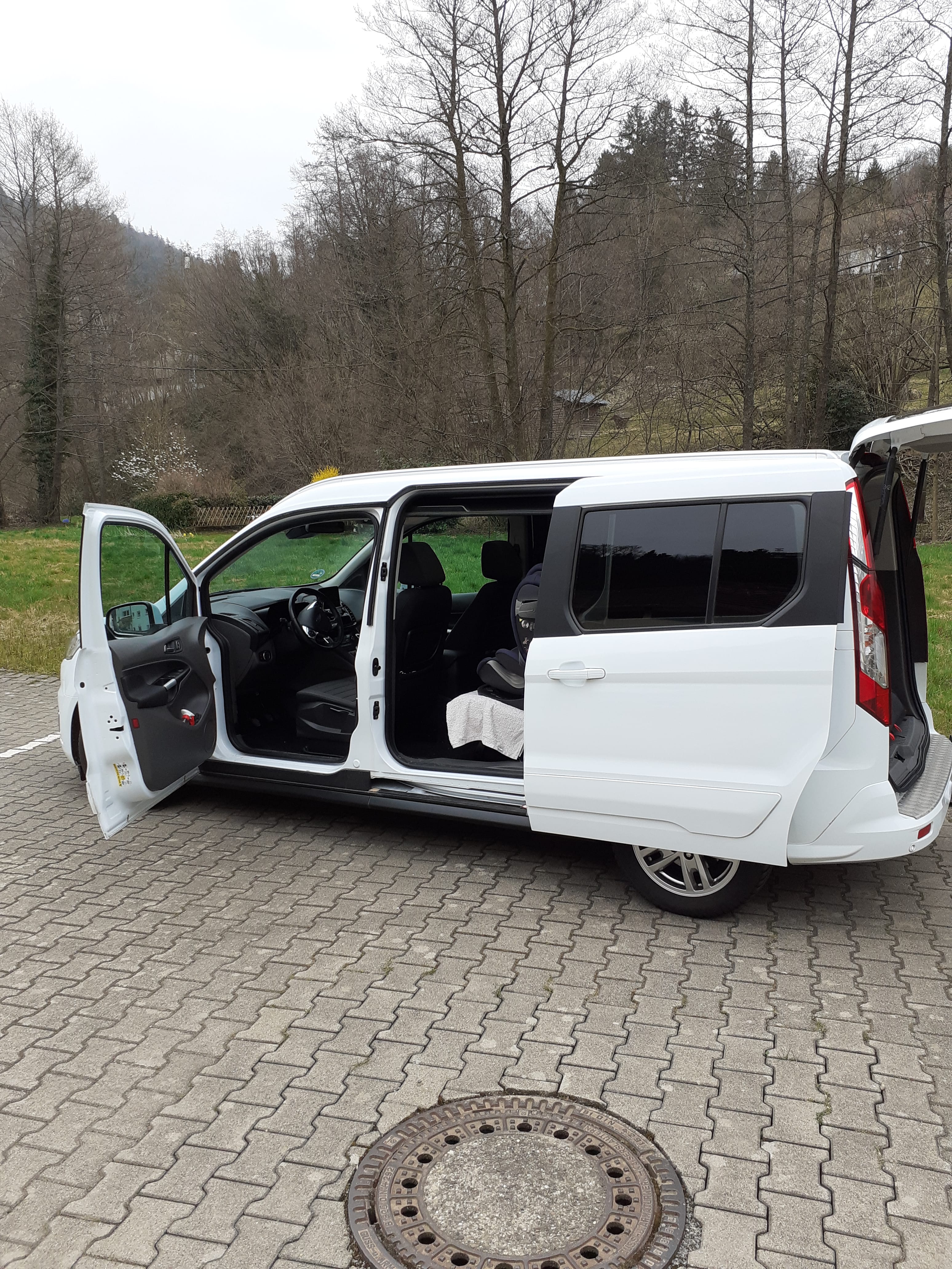 Ford Tourneo Connect 1,5 TDI EcoBlue  88KW/120PS mit Bluetooth-Audio