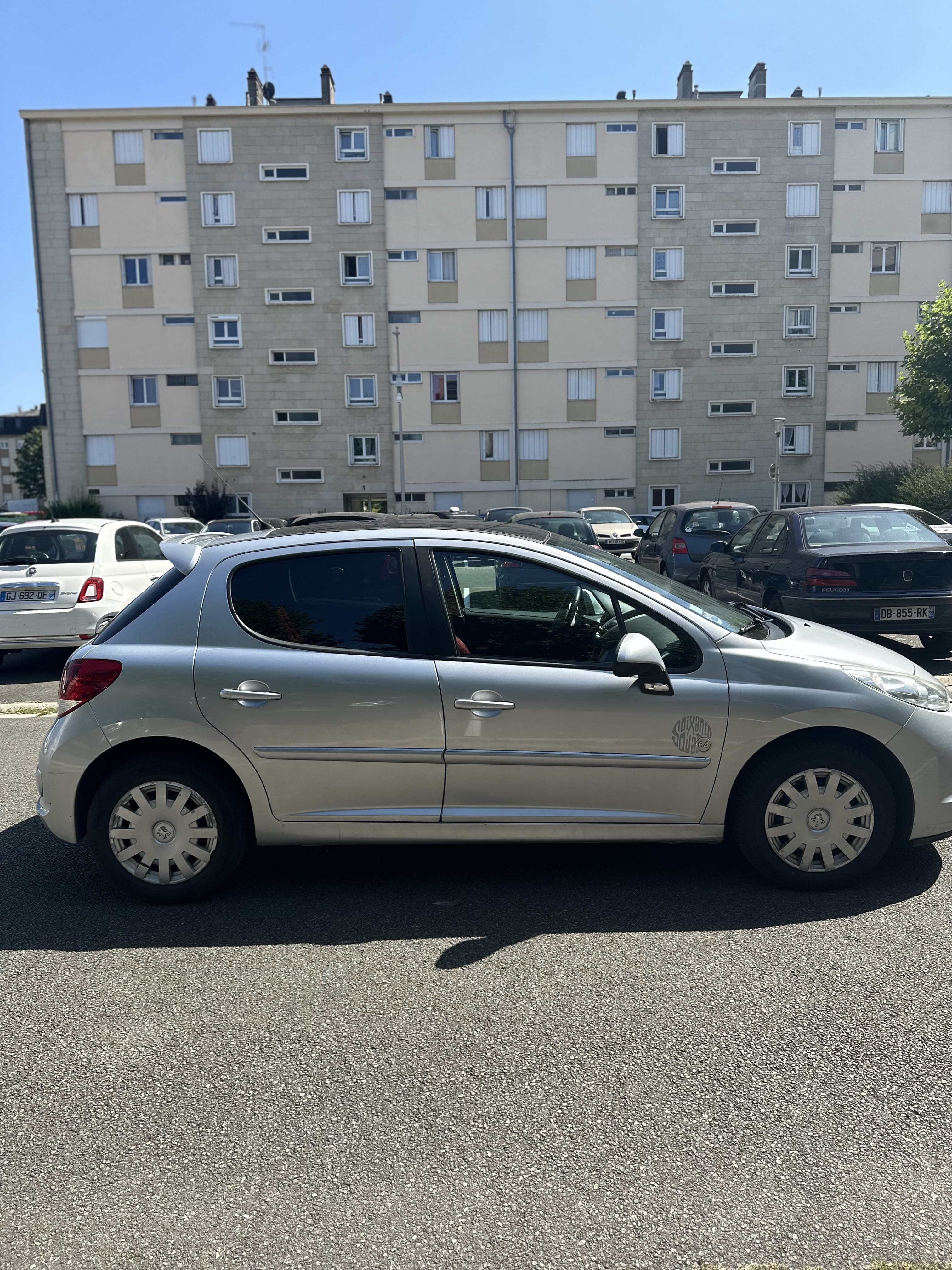 Peugeot 207 avec Entrée audio / iPod