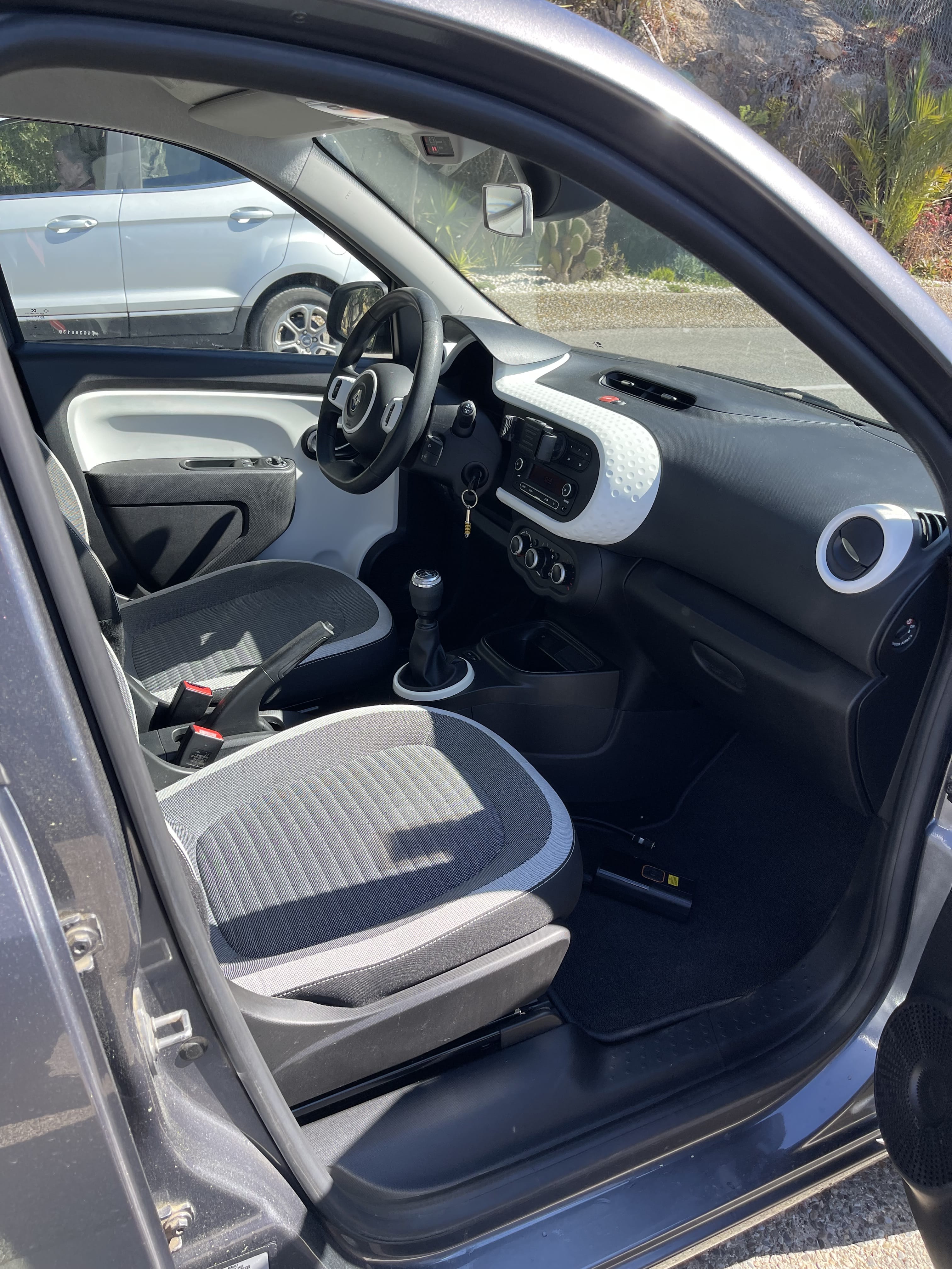 Renault Twingo III 1.0 SCE avec Audio Bluetooth
