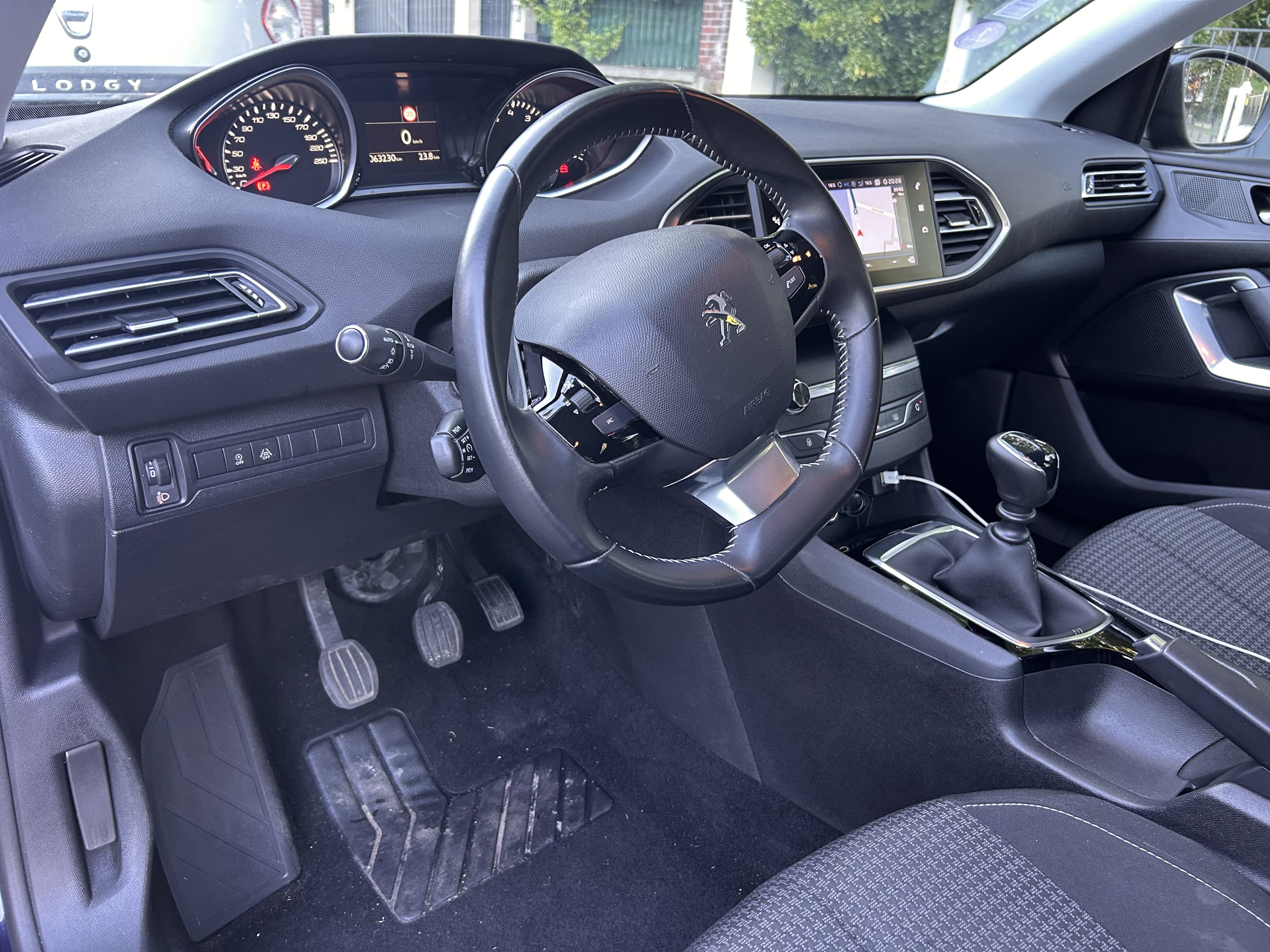 Peugeot 308 Pack active business avec Entrée audio / iPod