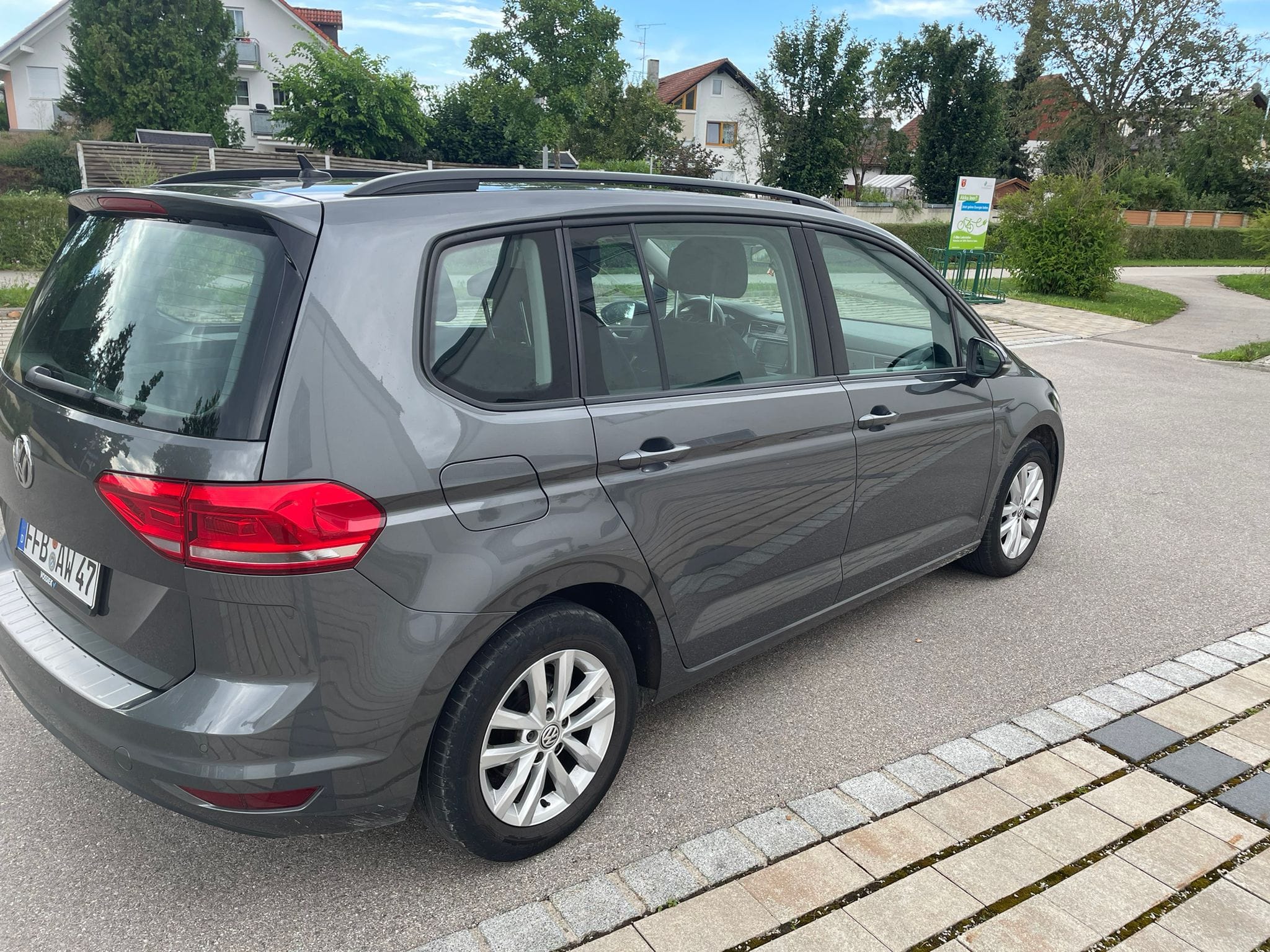 Volkswagen Touran 1.6 TDI Diesel with GPS