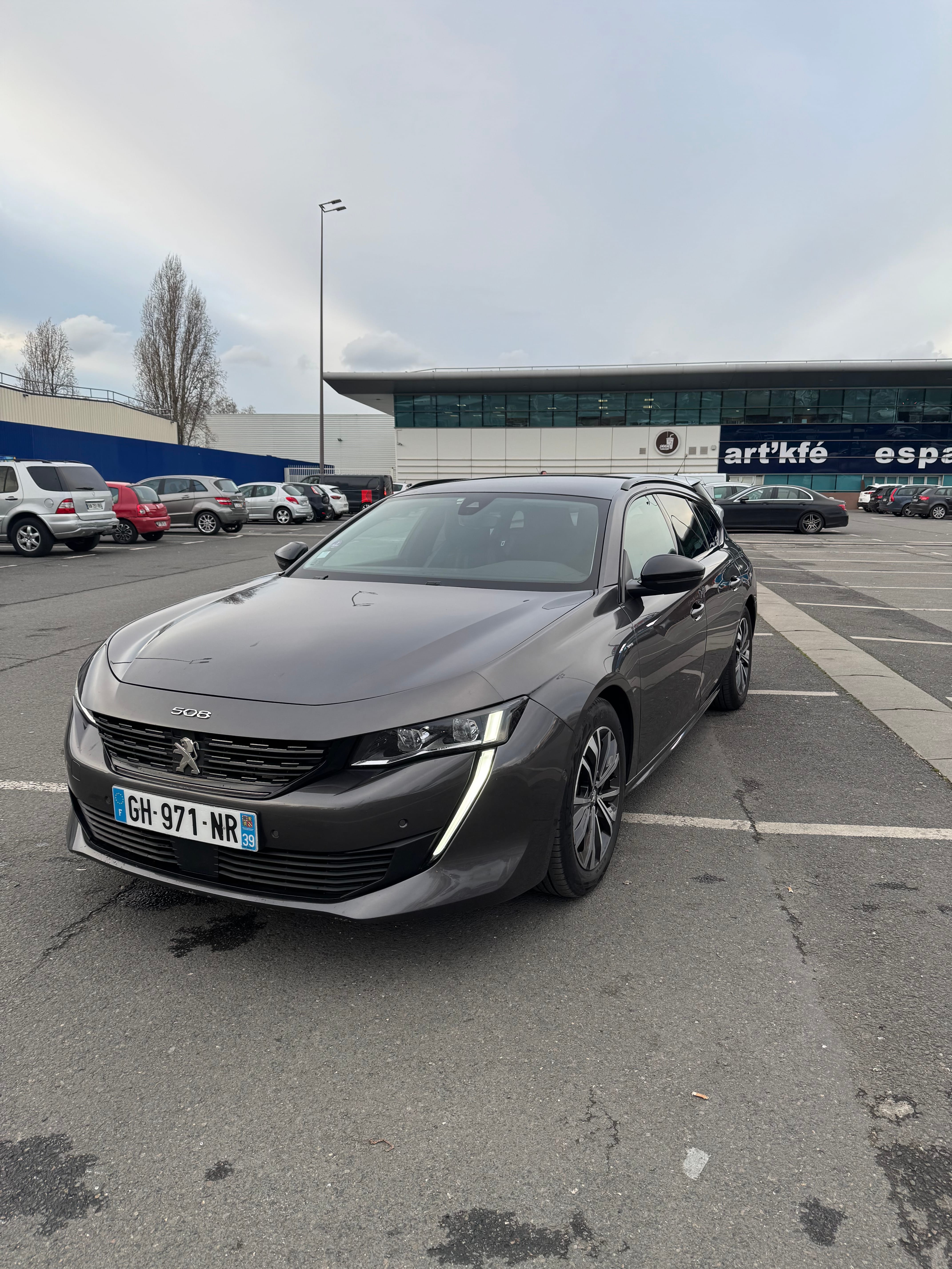 Peugeot 508 SW, 2022, Essence 95 / Électrique (hybride), automatique