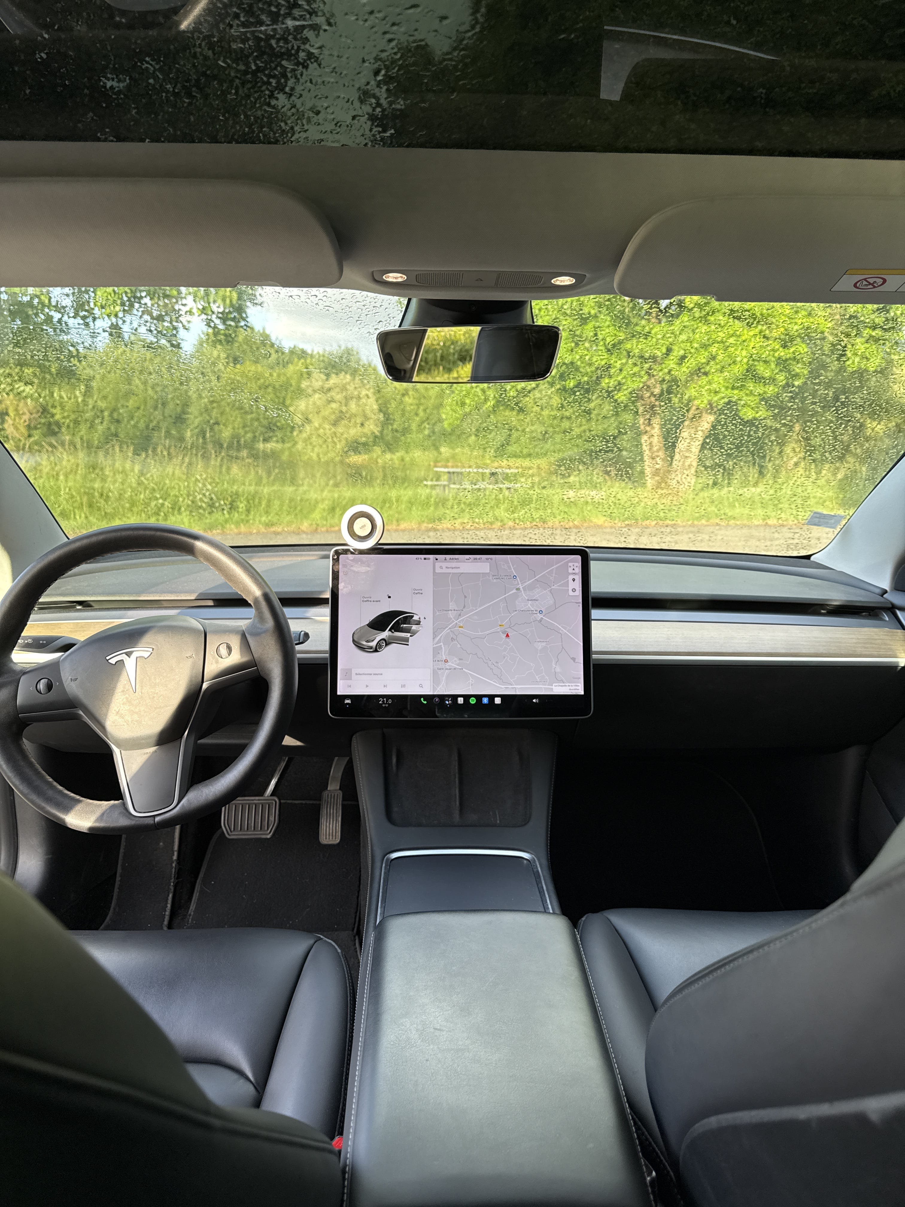 Tesla Model 3 avec GPS