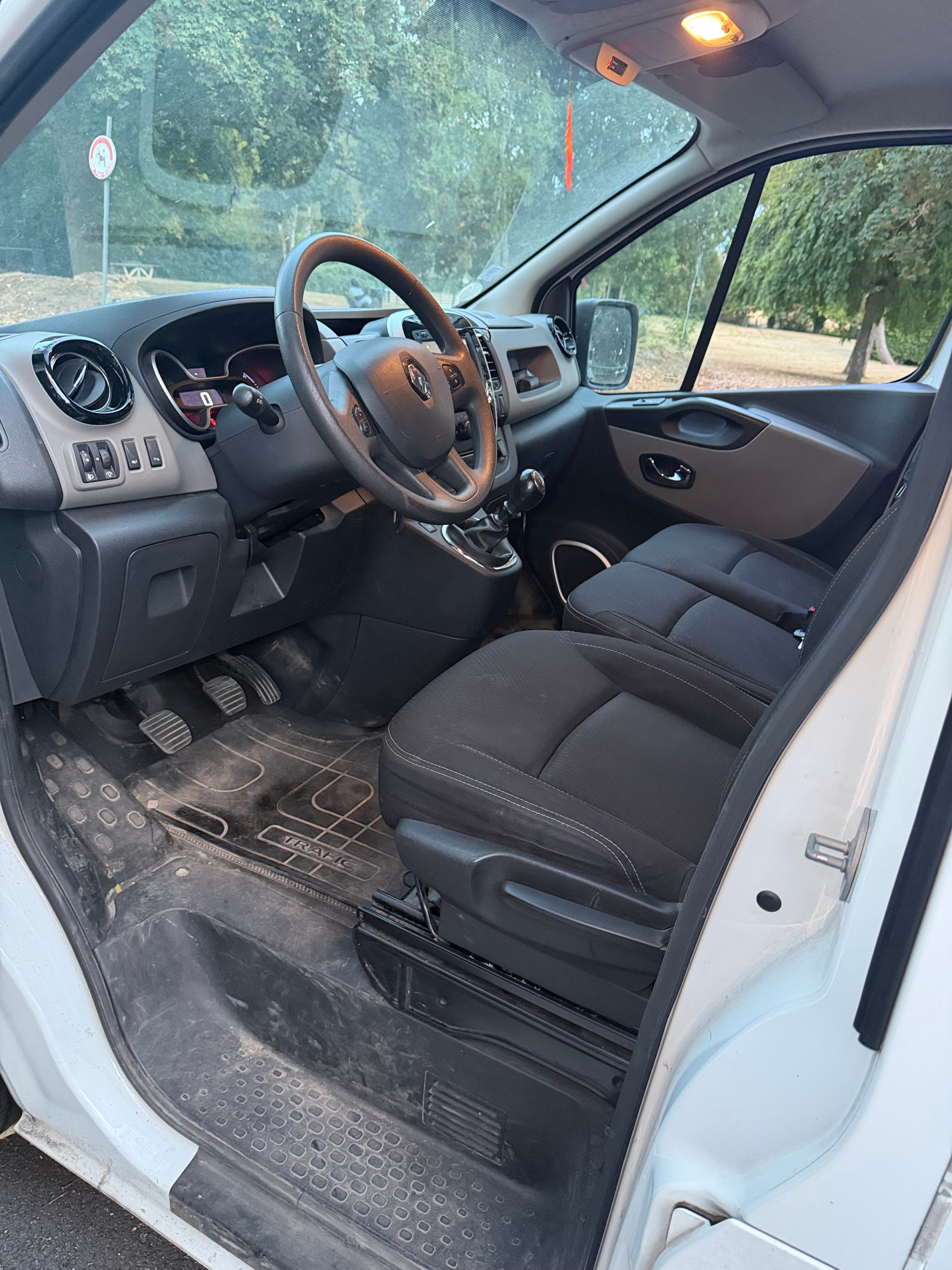 Renault Trafic avec Autoradio