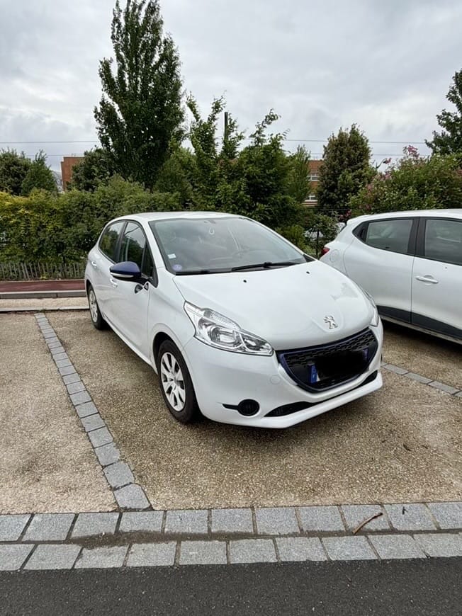 Peugeot 208, 2015, Essence 95