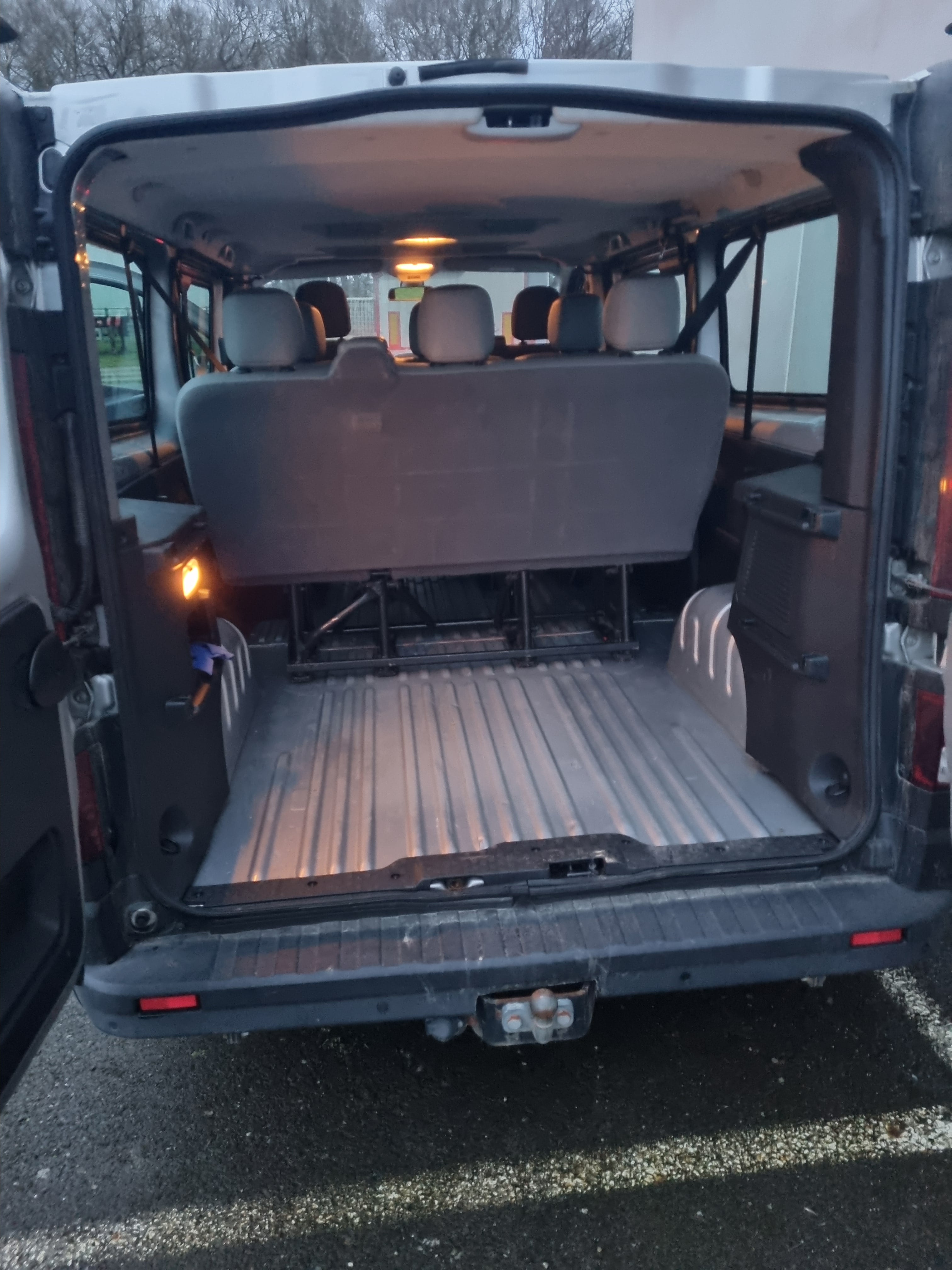 Opel Vivaro Combi avec GPS