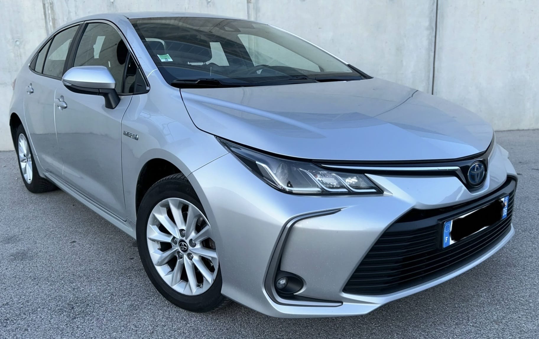 Toyota Corolla Hybride, 2020, Essence 95 / Électrique (hybride), automatique