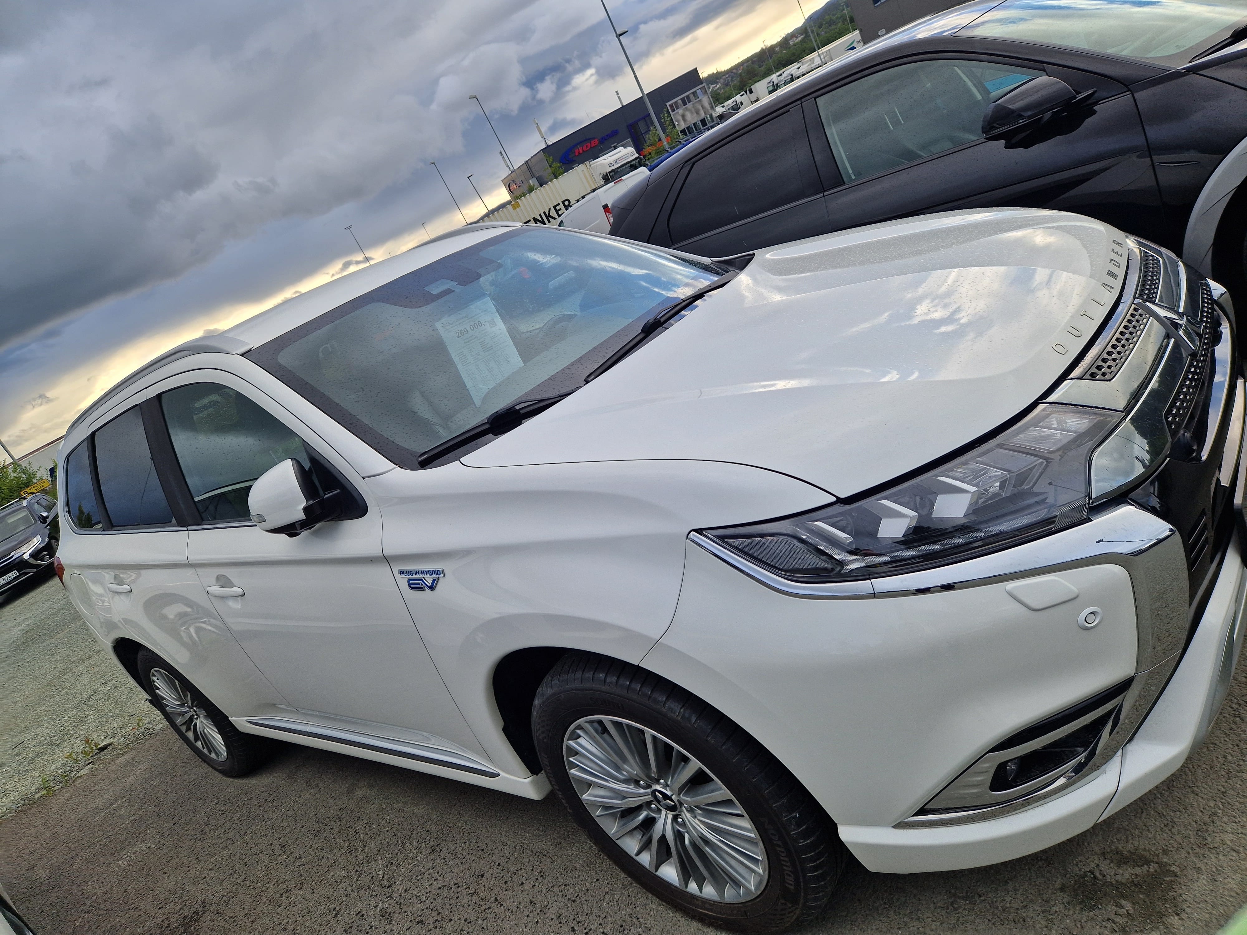 Mitsubishi Outlander Hybrid med Vinterdekk