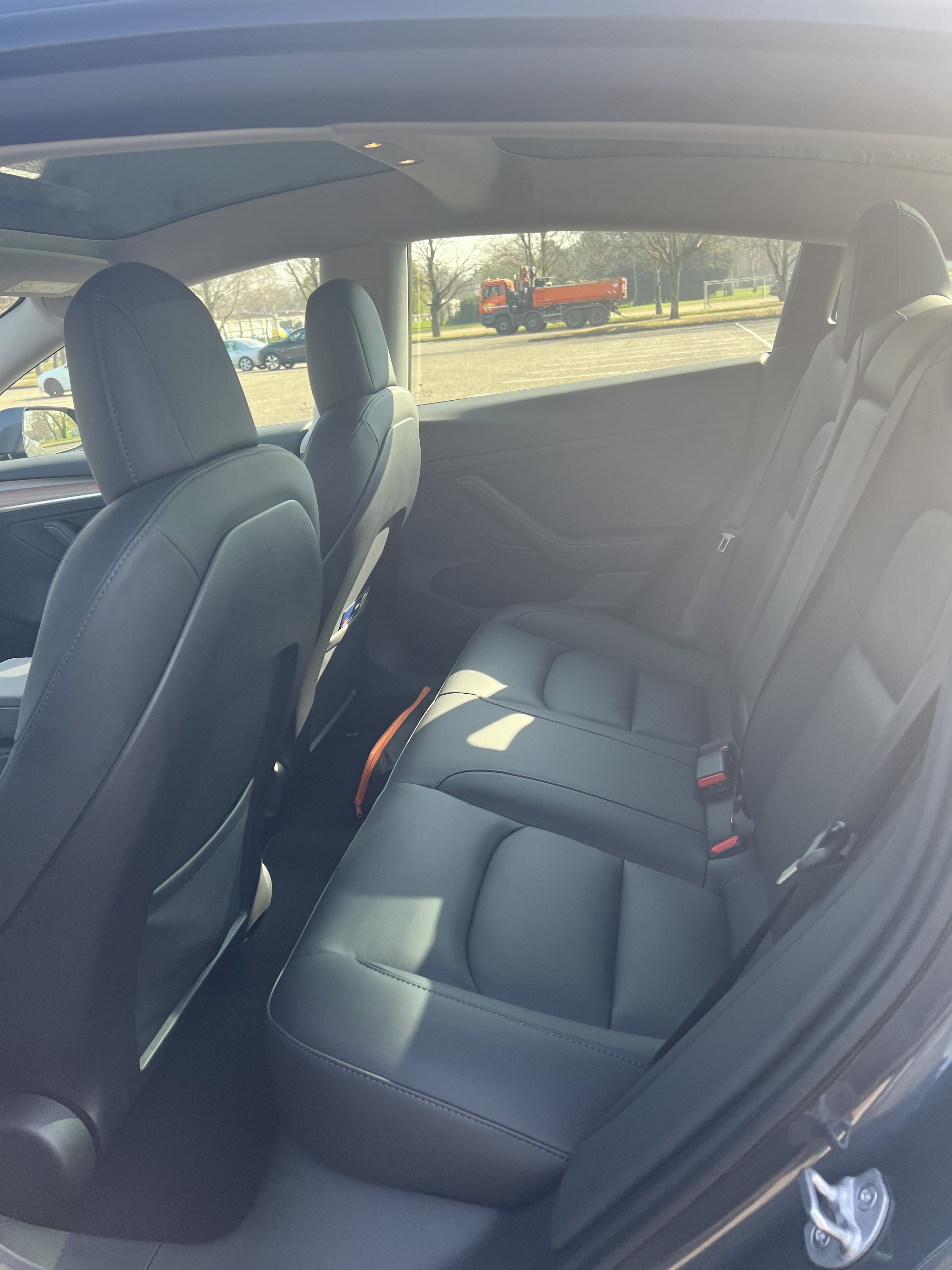 Tesla Model 3 avec Siège bébé