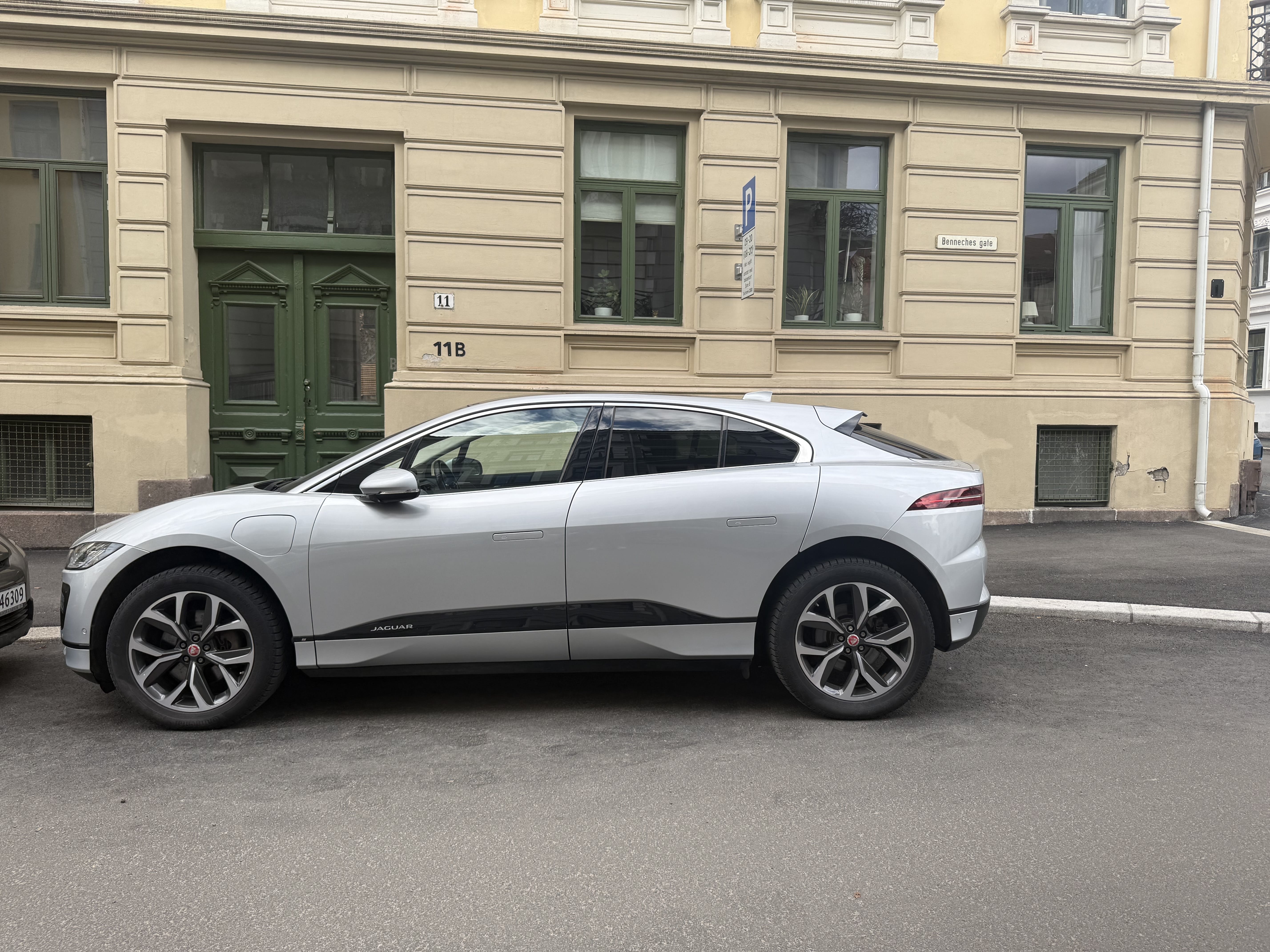 Jaguar I-pace with Air conditioning