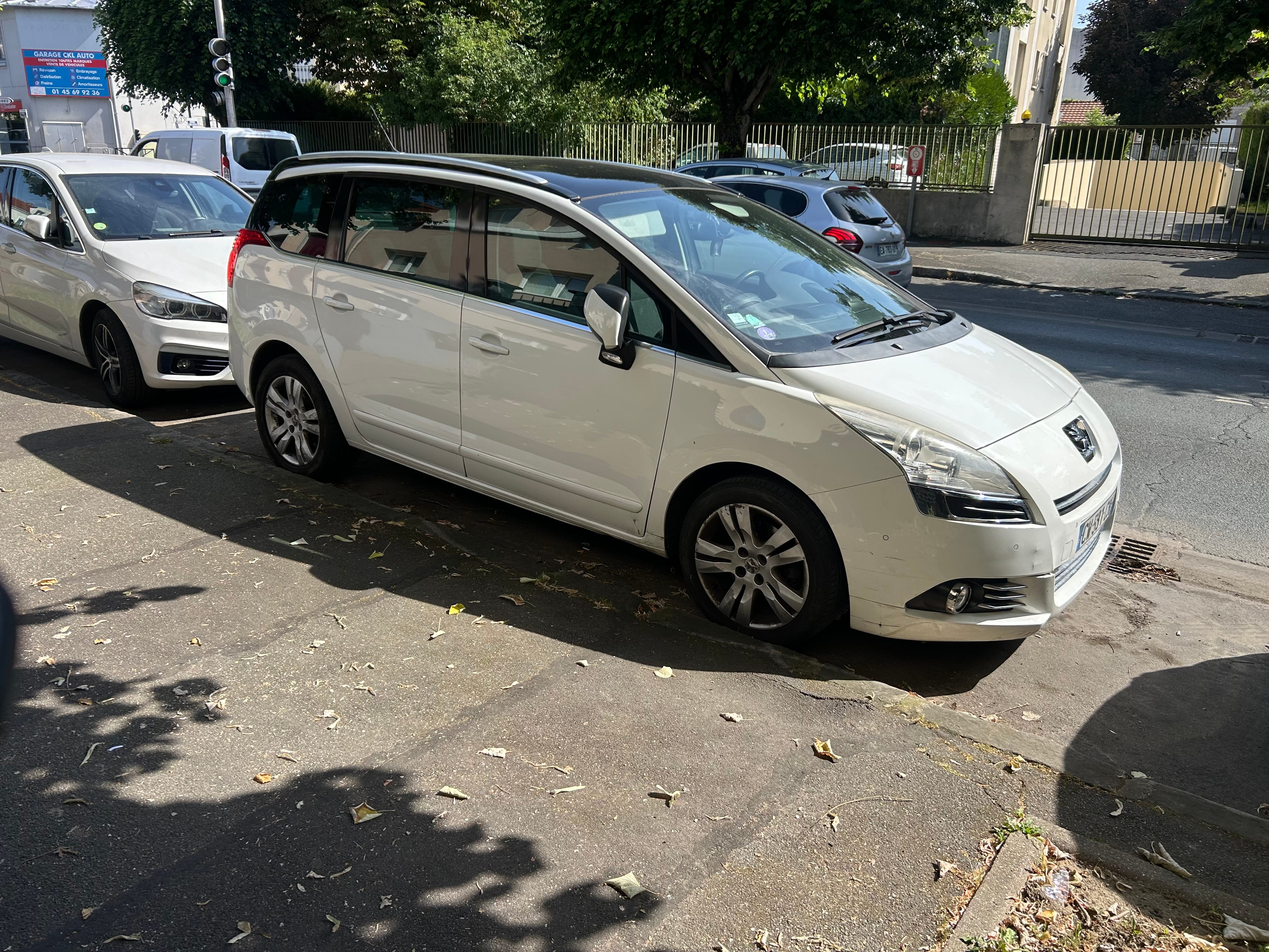 Peugeot 5008 avec Autoradio
