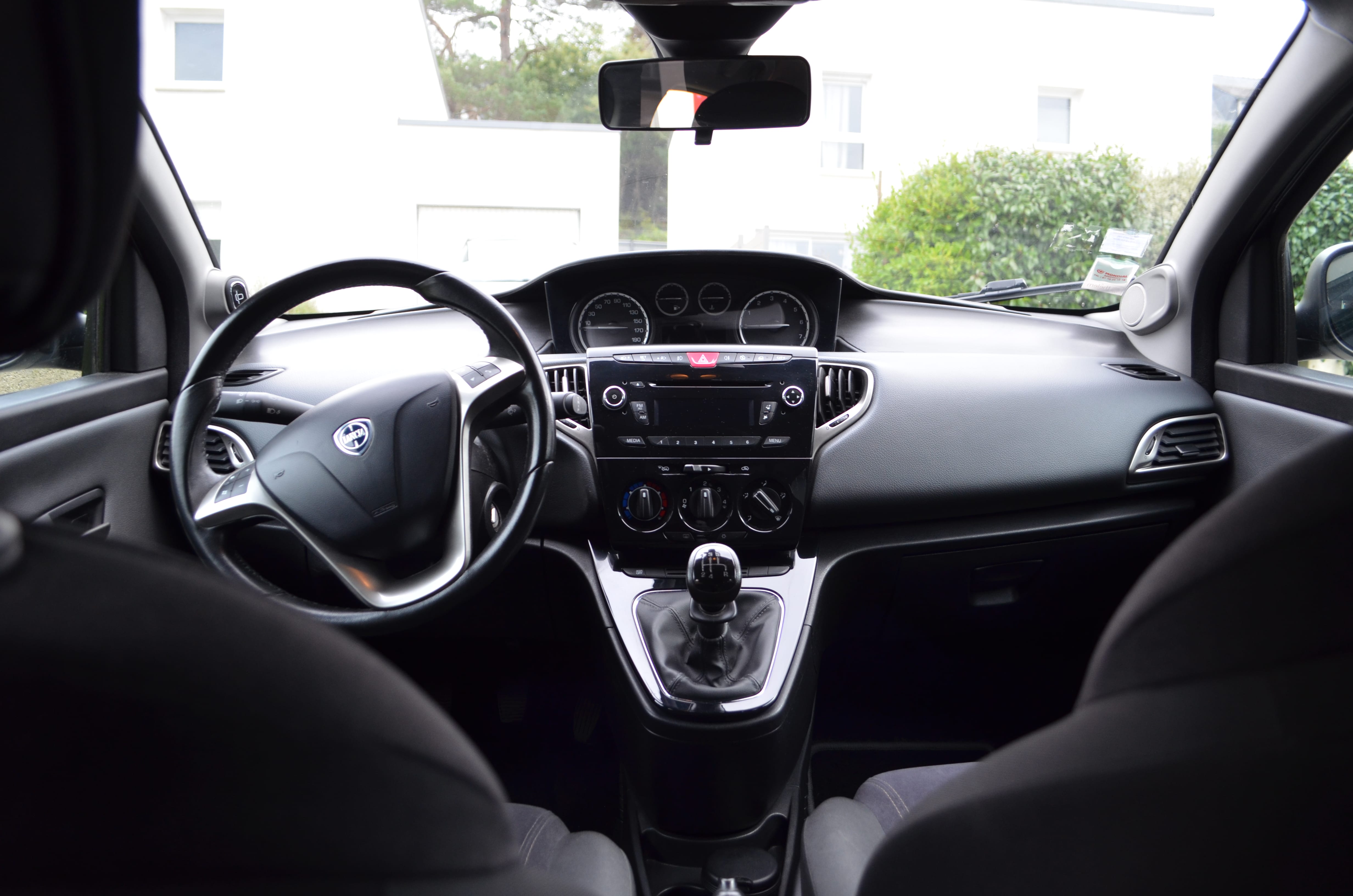 Lancia Ypsilon avec Siège bébé