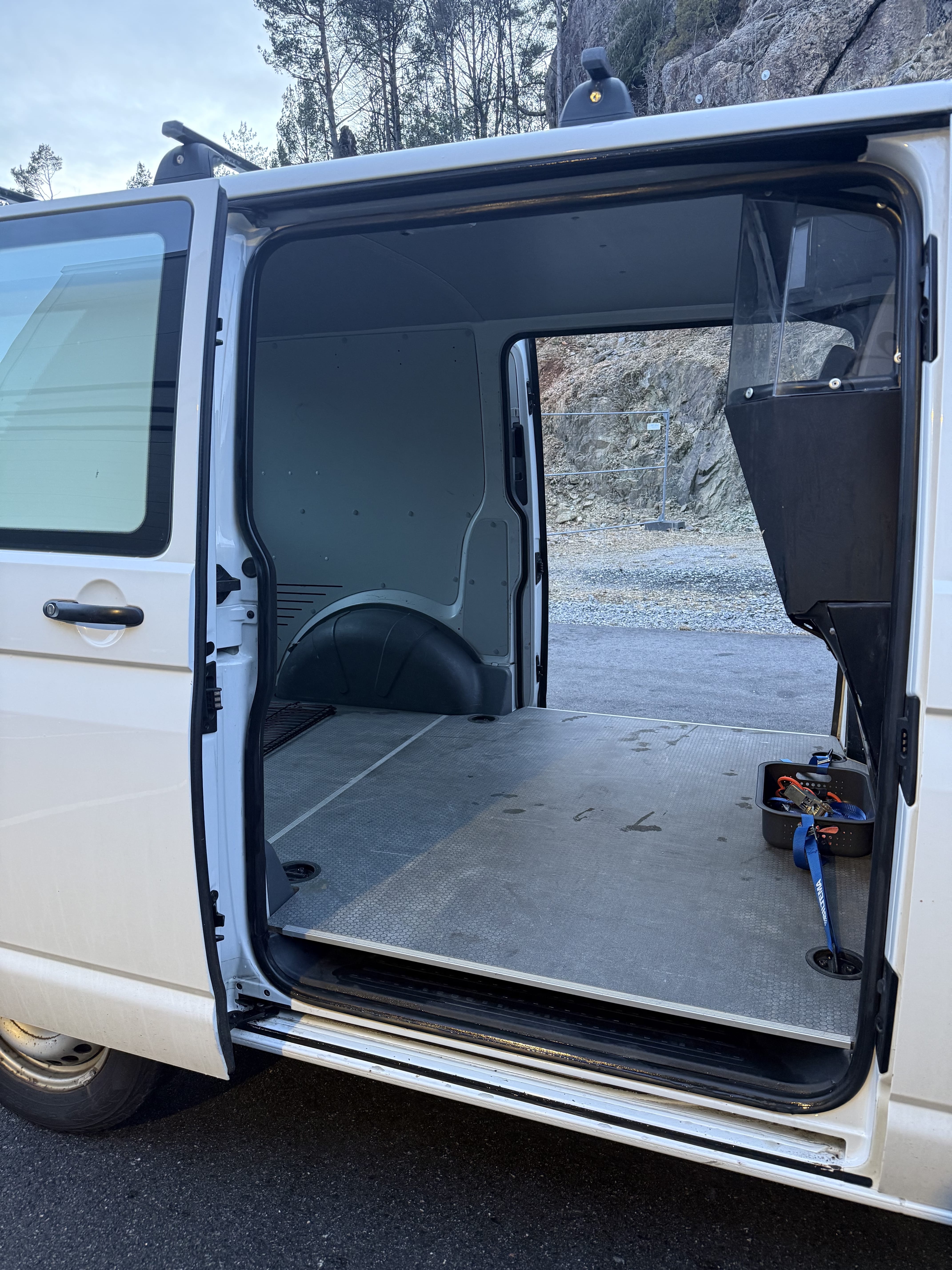 Volkswagen Transporter 2.0 TDI med Bilradio
