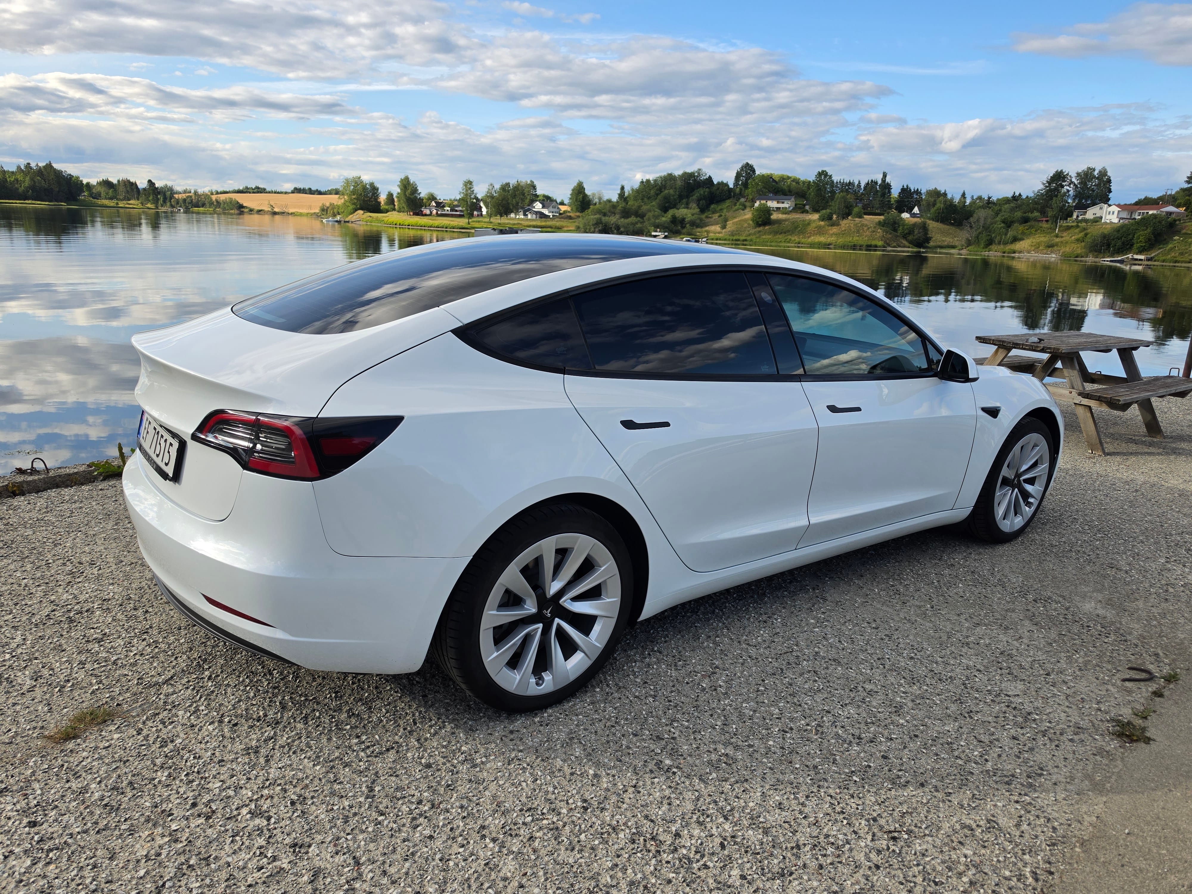Tesla Model 3 Long Range Dual-Motor 75.000km med Aircondition