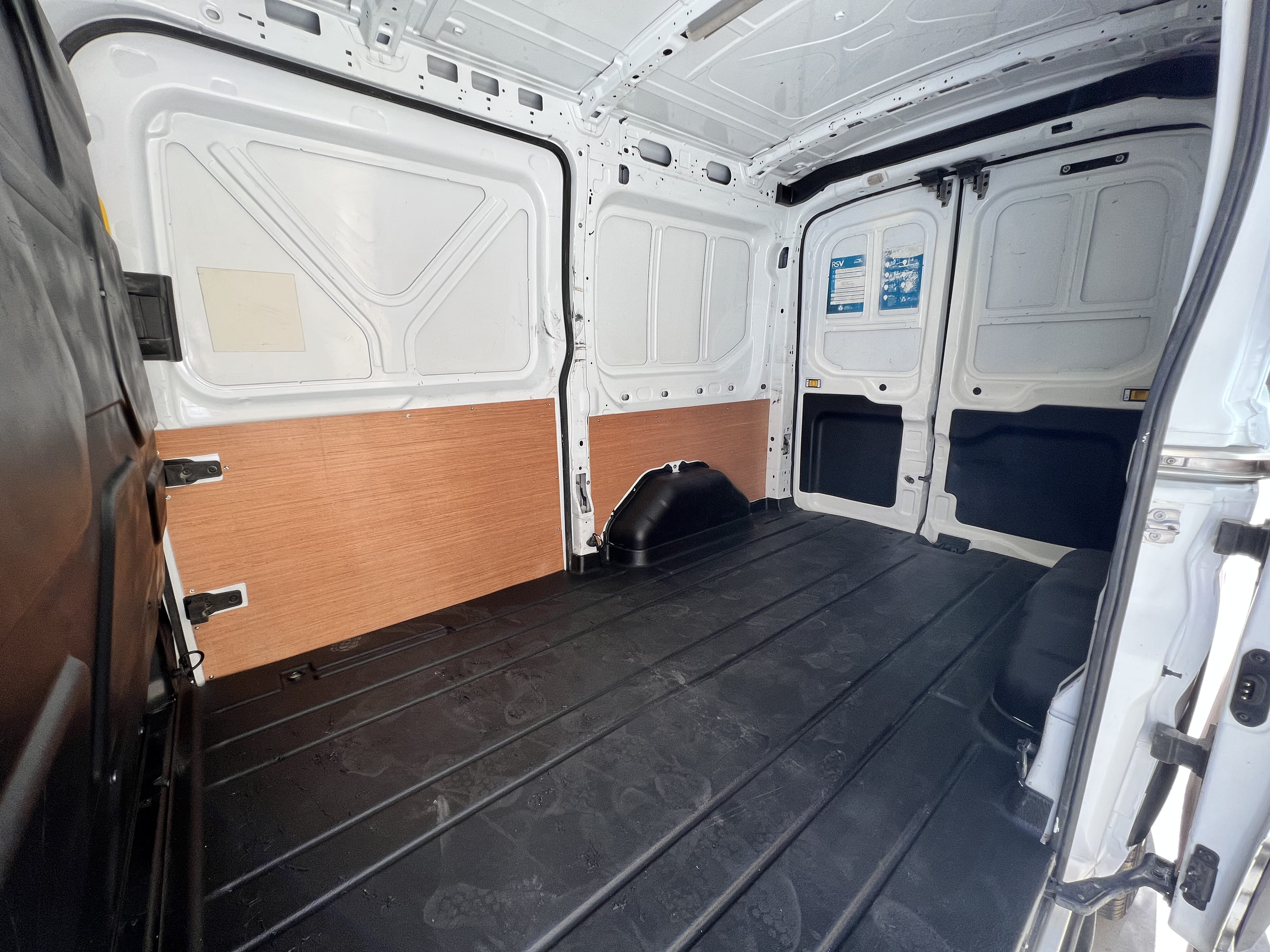 Ford Transit Furgoneta L2H2 mit Dachbox