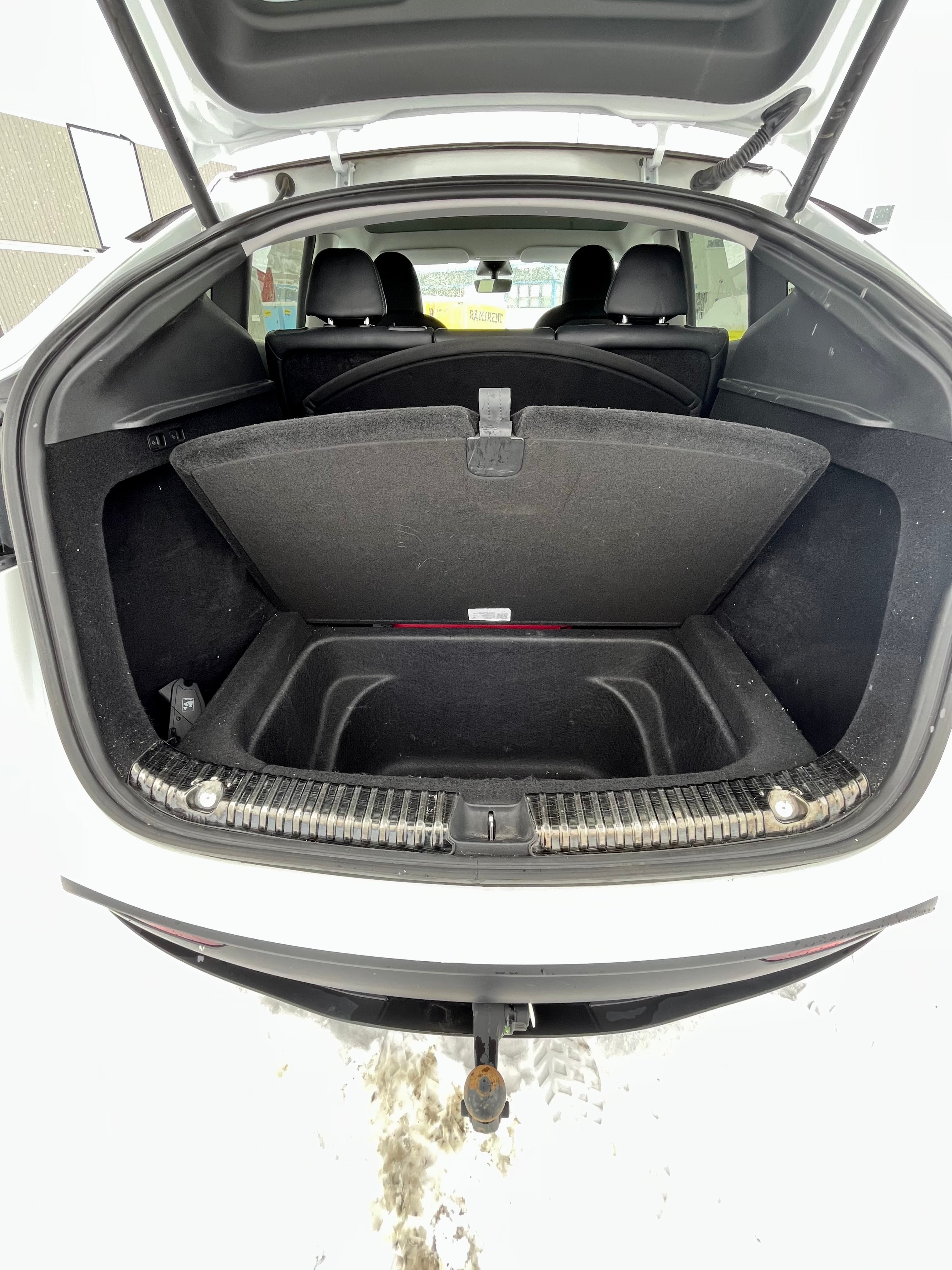 Tesla Model Y Performance med Bluetooth audio