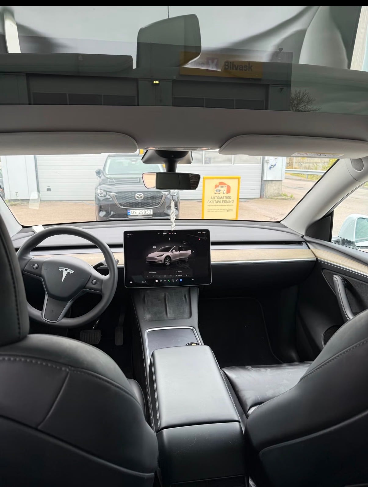 Tesla Model Y Long Range med GPS