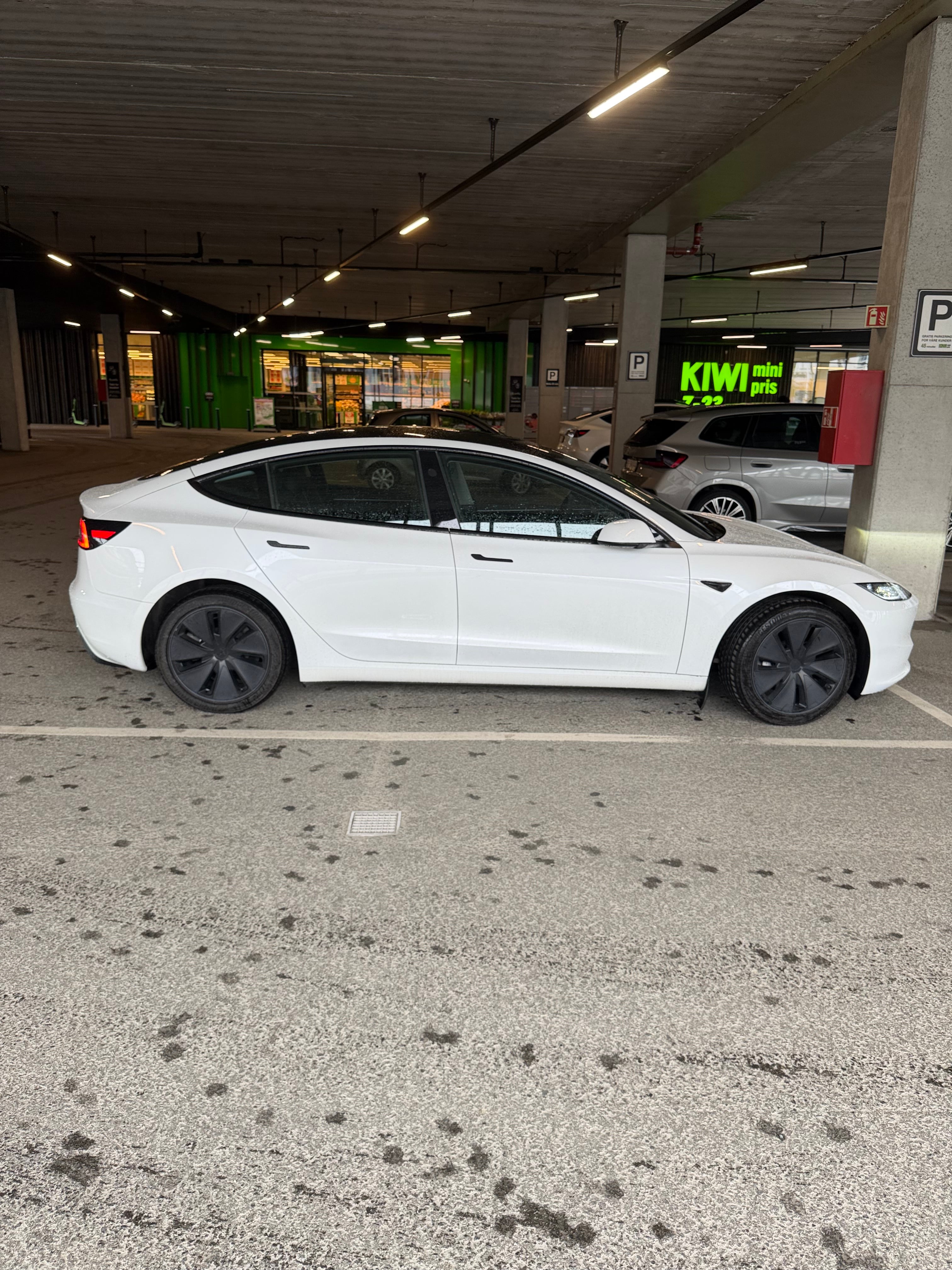 Tesla Model 3 Long Range 660km med Aircondition