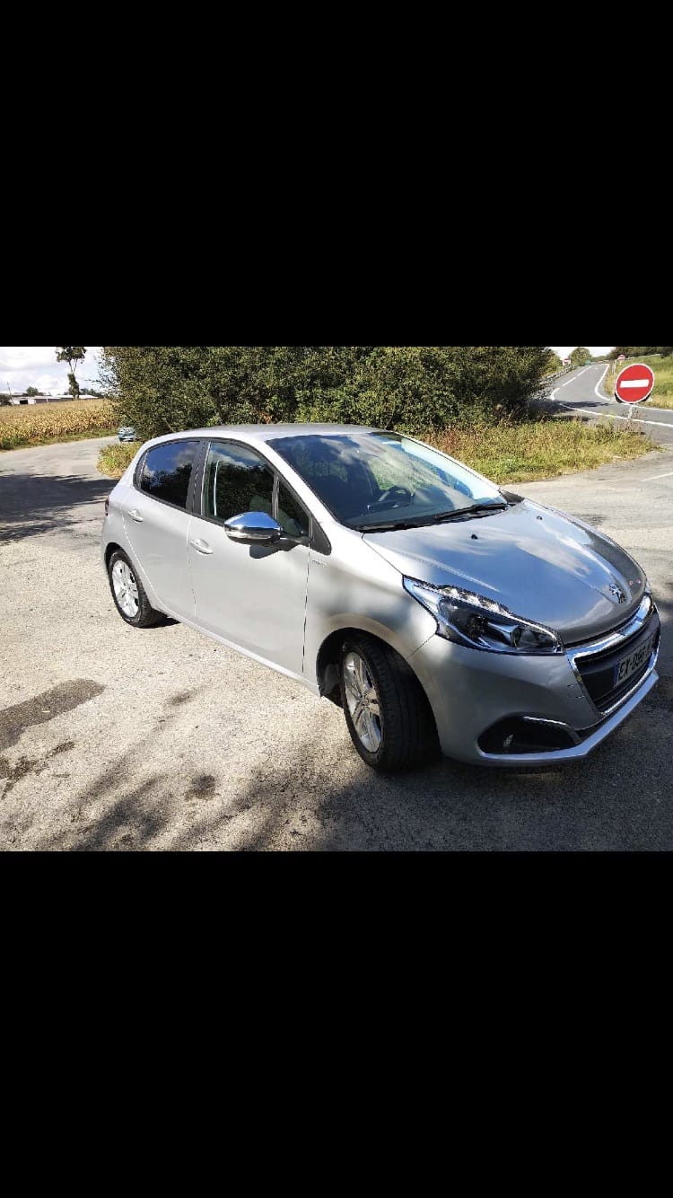 Peugeot 208 avec GPS