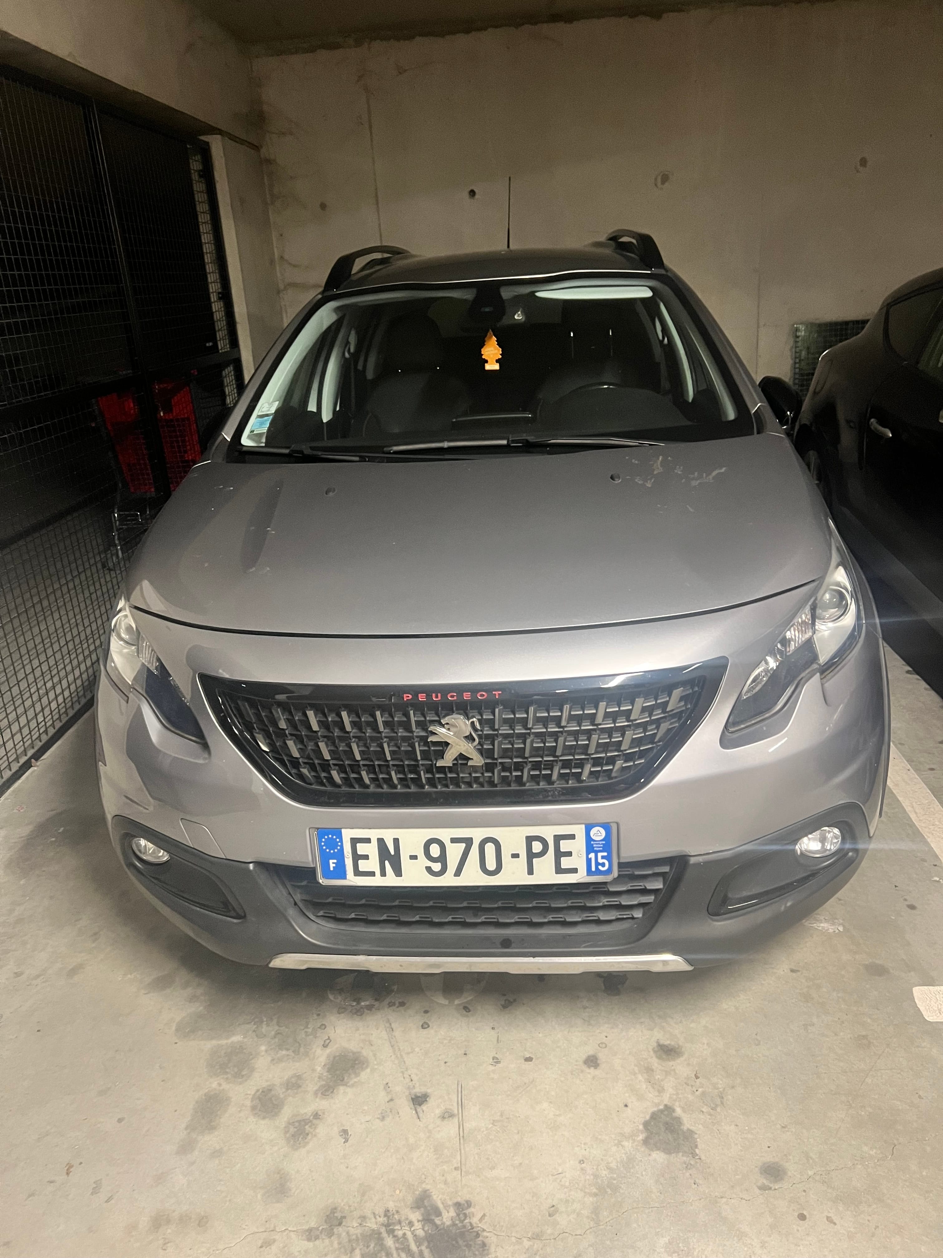 Peugeot 2008 avec Coffre de toit