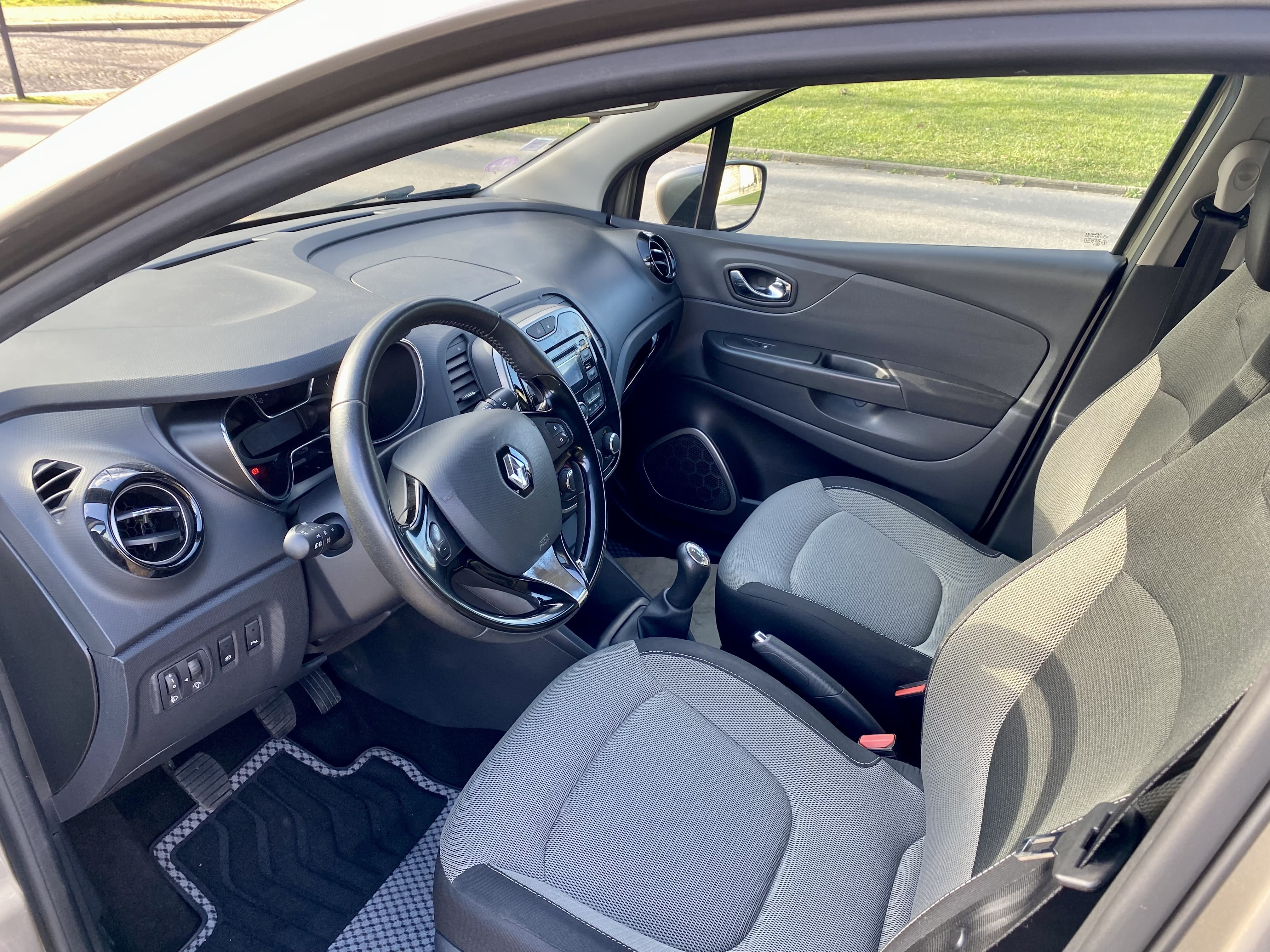Renault Captur  90 cv / métro ligne 2 / Bluetooth avec Audio Bluetooth