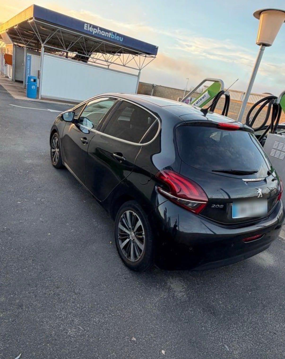 Peugeot 208 with Air conditioning