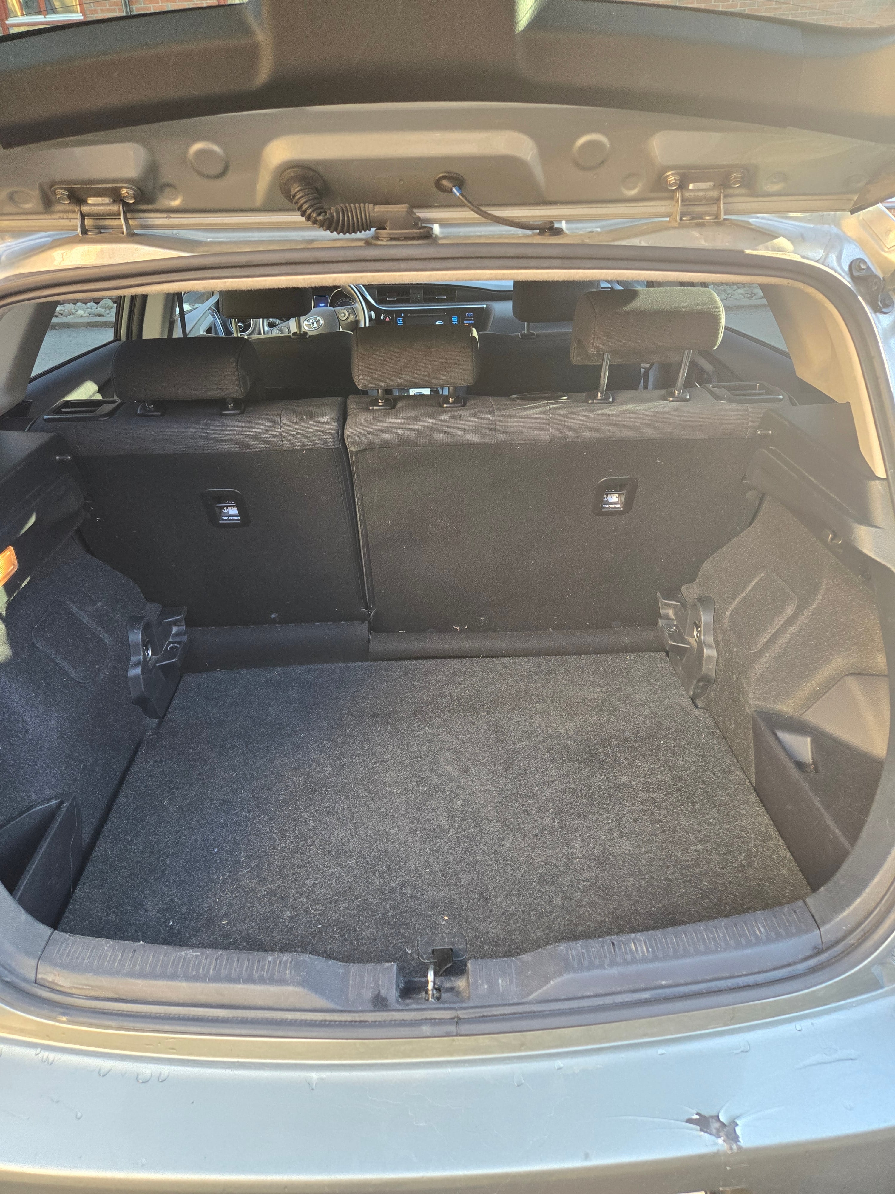 Toyota Auris 1,8 Bensin, Automat, romslig, Navi, Inkl Beboerkort parkering med Lydinngang