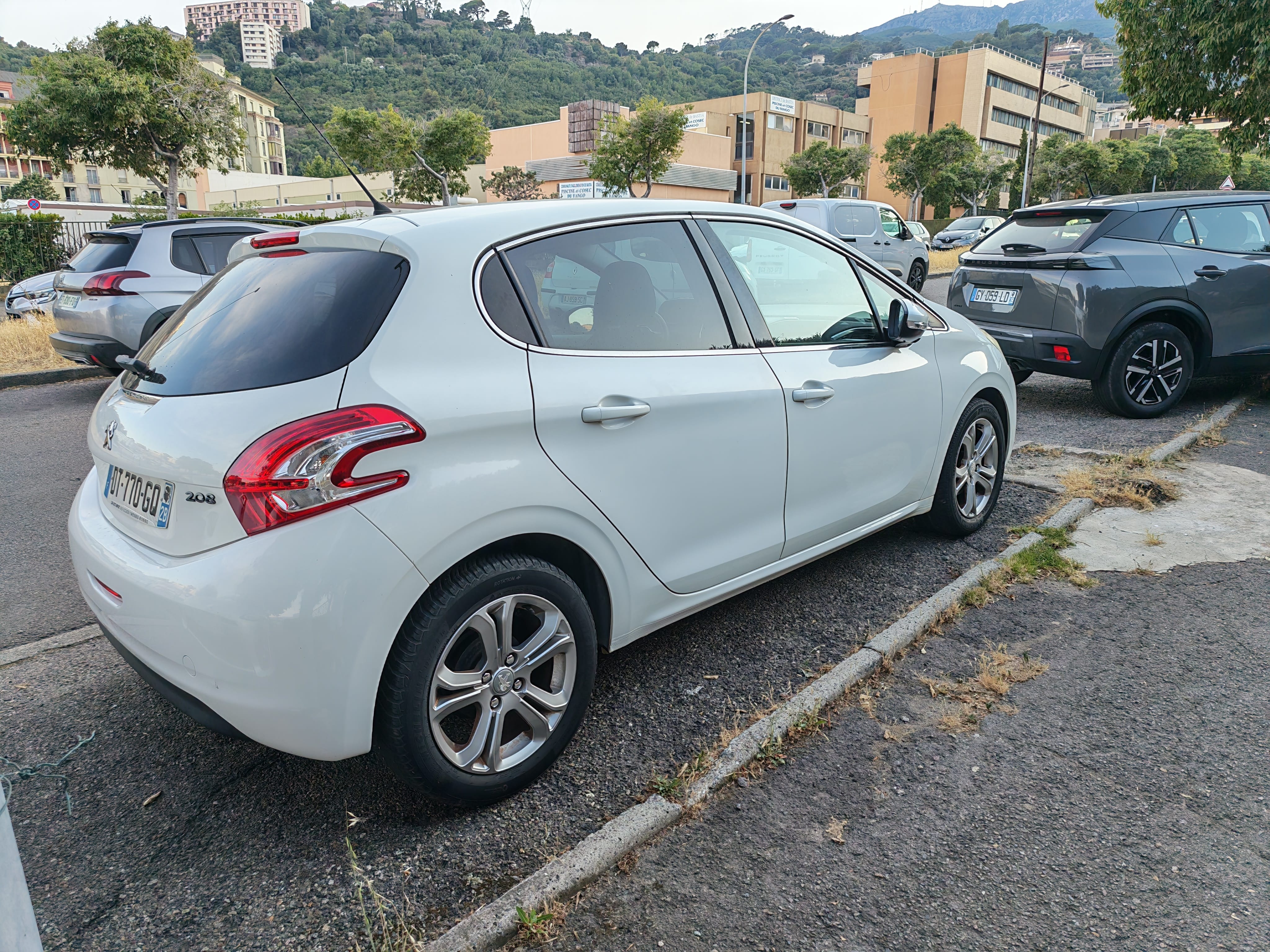 Peugeot 208 with Cruise control