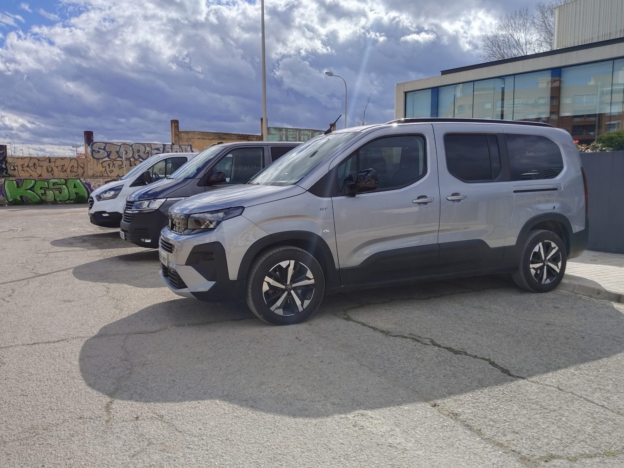 Peugeot e-Rifter Minivan con GPS