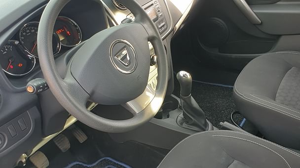 Dacia Logan MCV mit Kindersitz