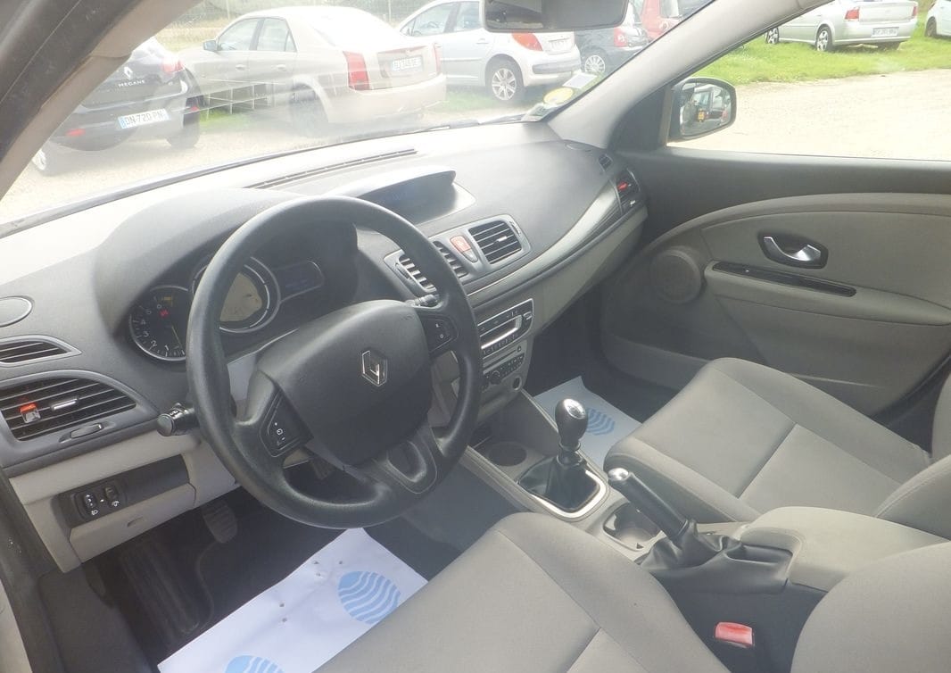 Renault Mégane (AQ-995-JY) mit Bluetooth-Audio