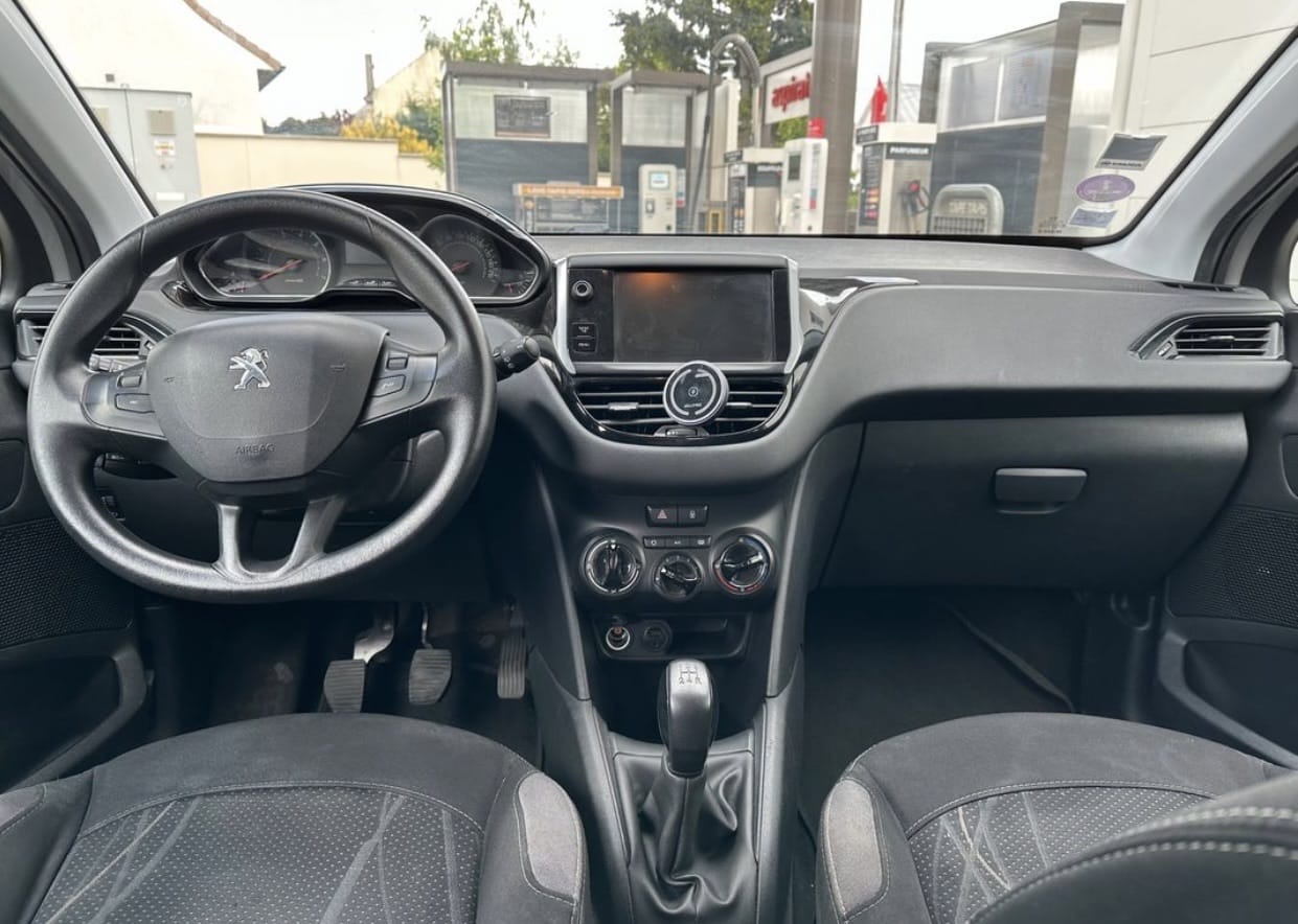 Peugeot 208 Essence avec GPS