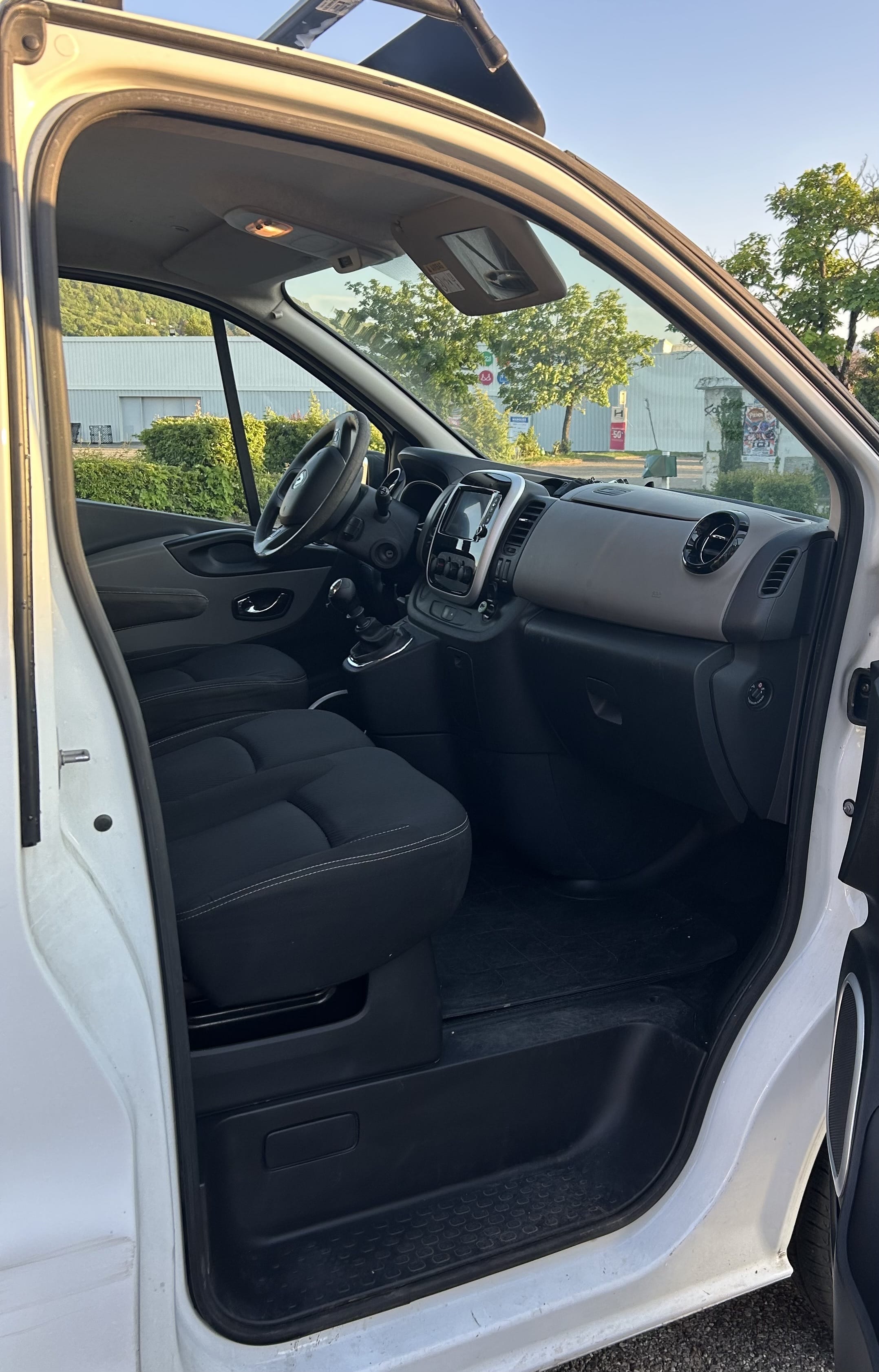 Renault Trafic avec Autoradio