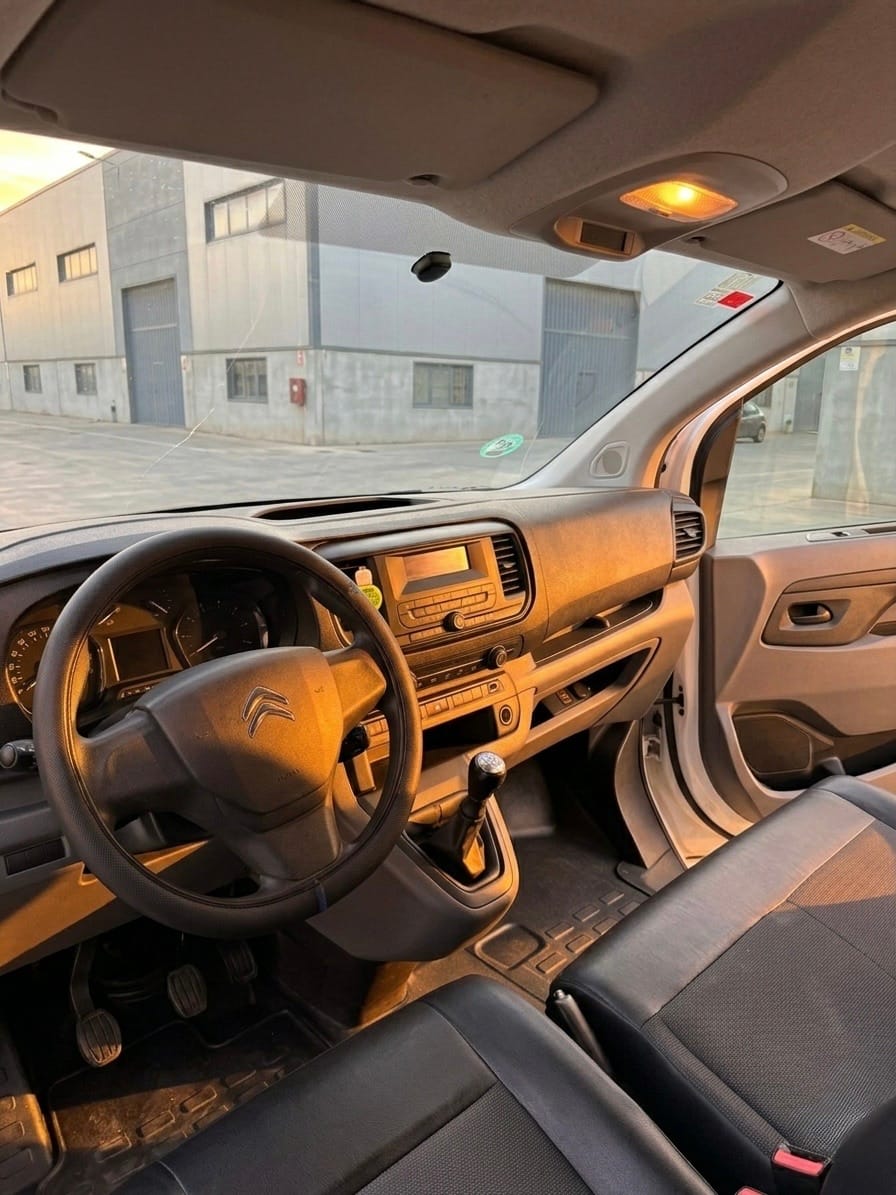 Citroen Jumpy mit Autoradio