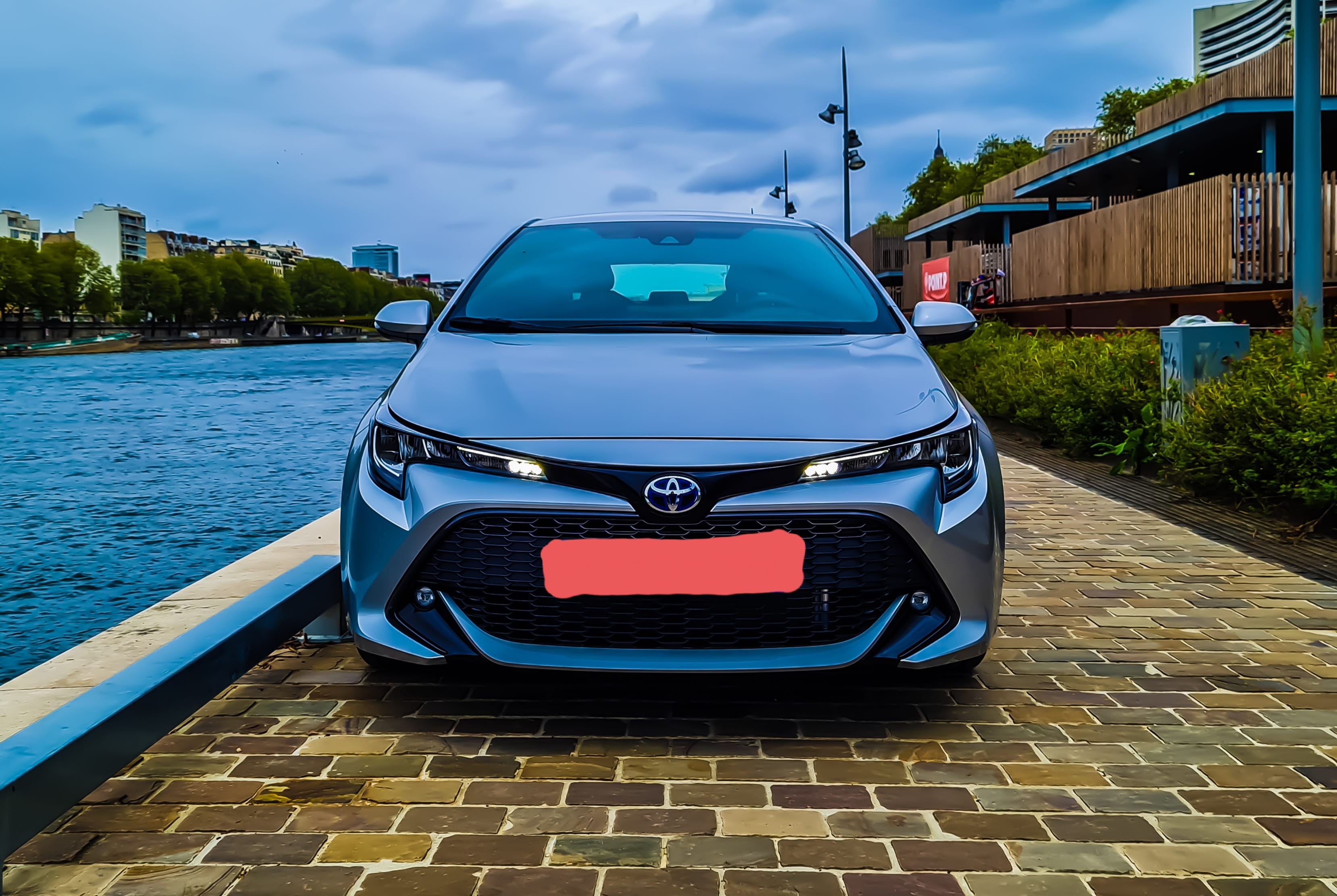 Toyota Corolla HYBRIDE Boîte Auto (FY729) (Clim, Connectivité Smartphone, Camera de recul, ...) # avec Régulateur de vitesse