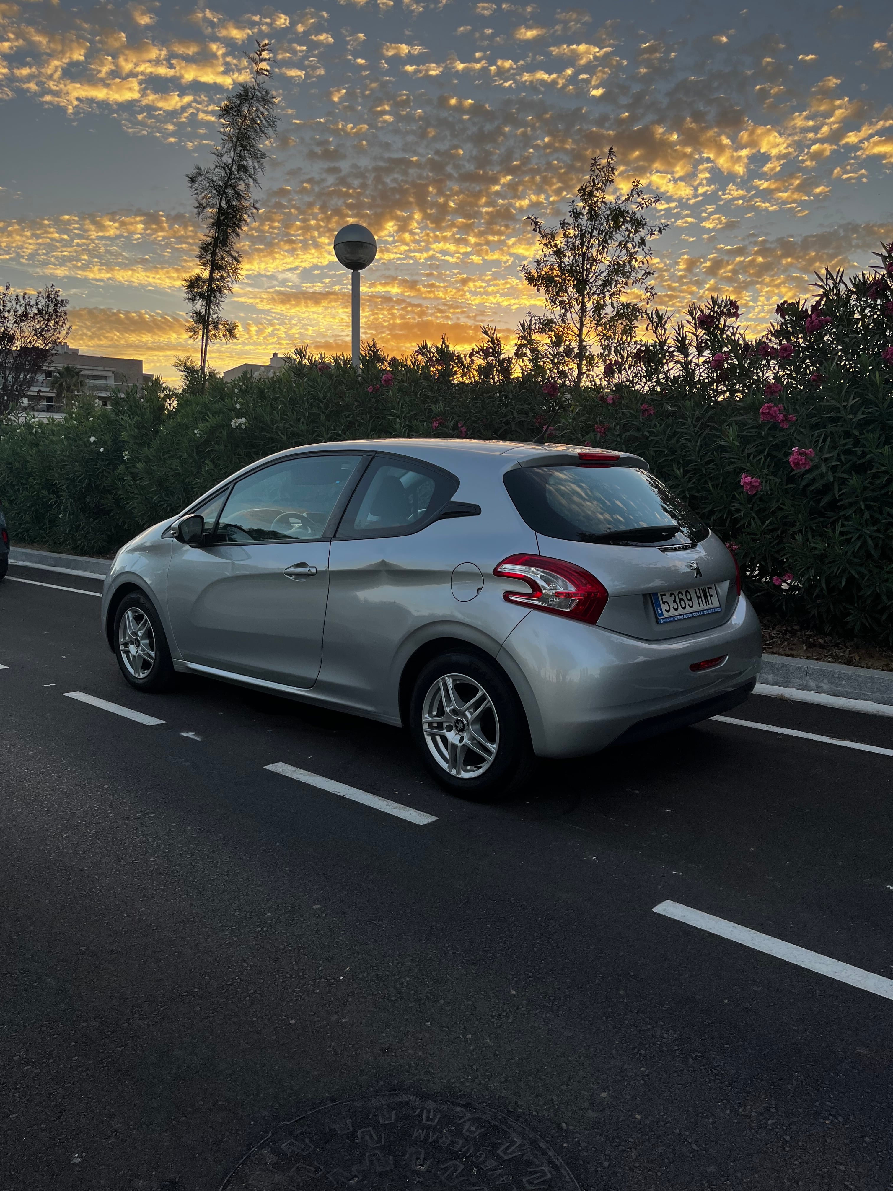 Peugeot 208 con Cámara de marcha atrás