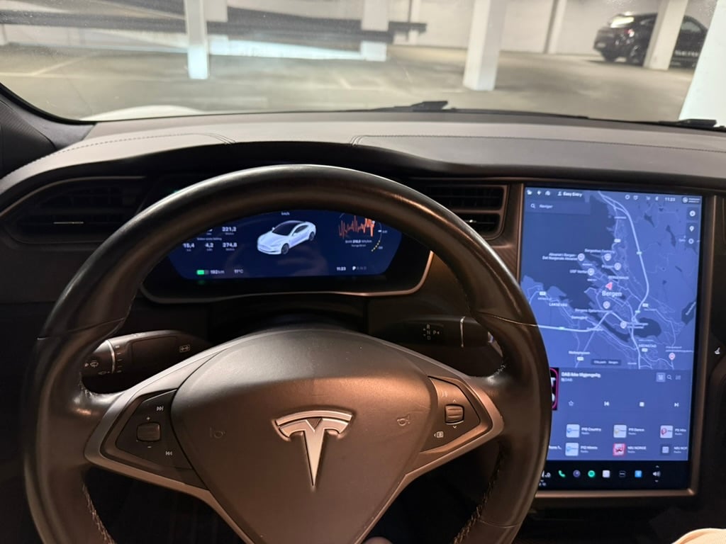Tesla Model S med Cruisekontroll