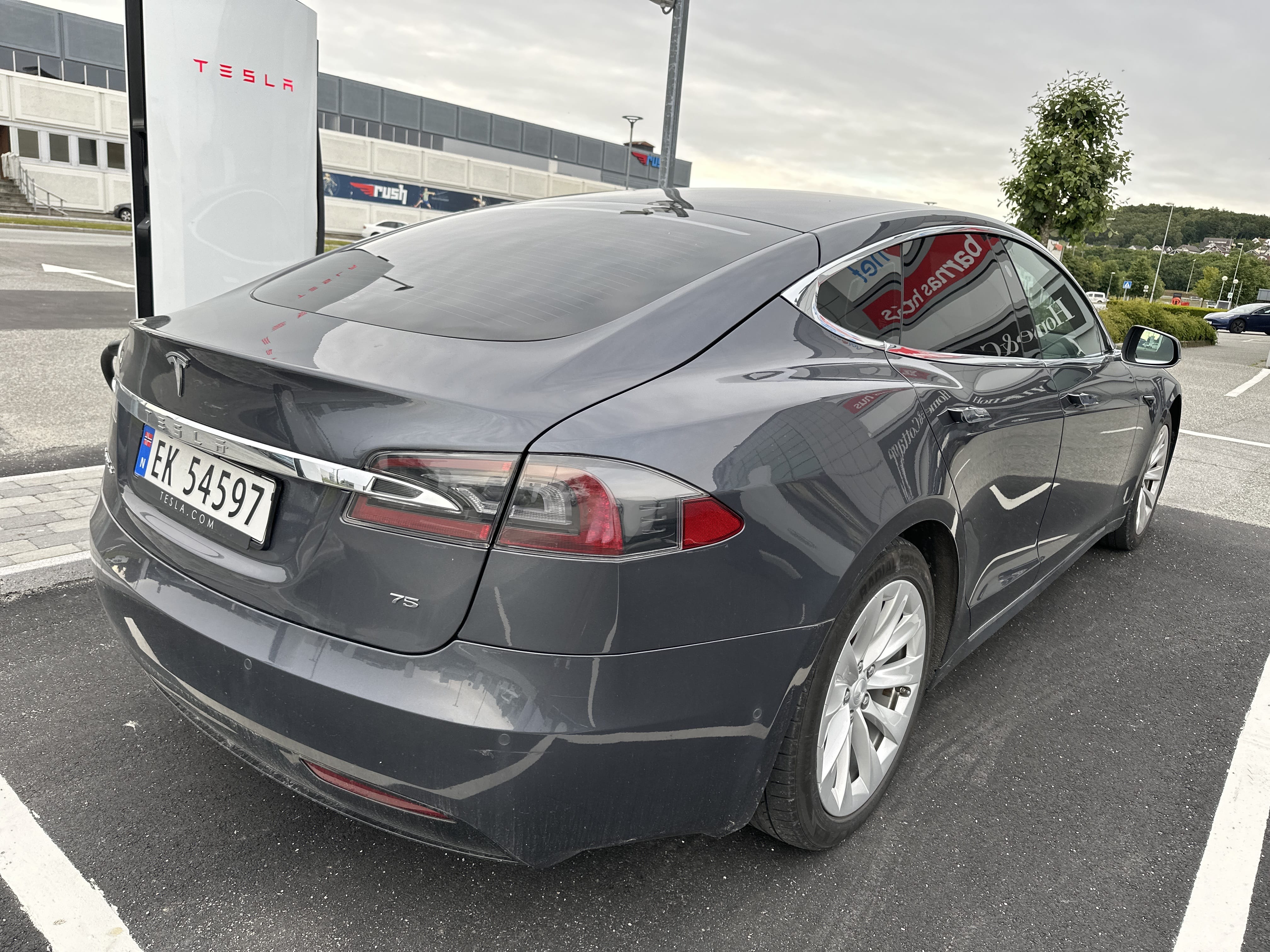 Tesla Model S 75 med GPS
