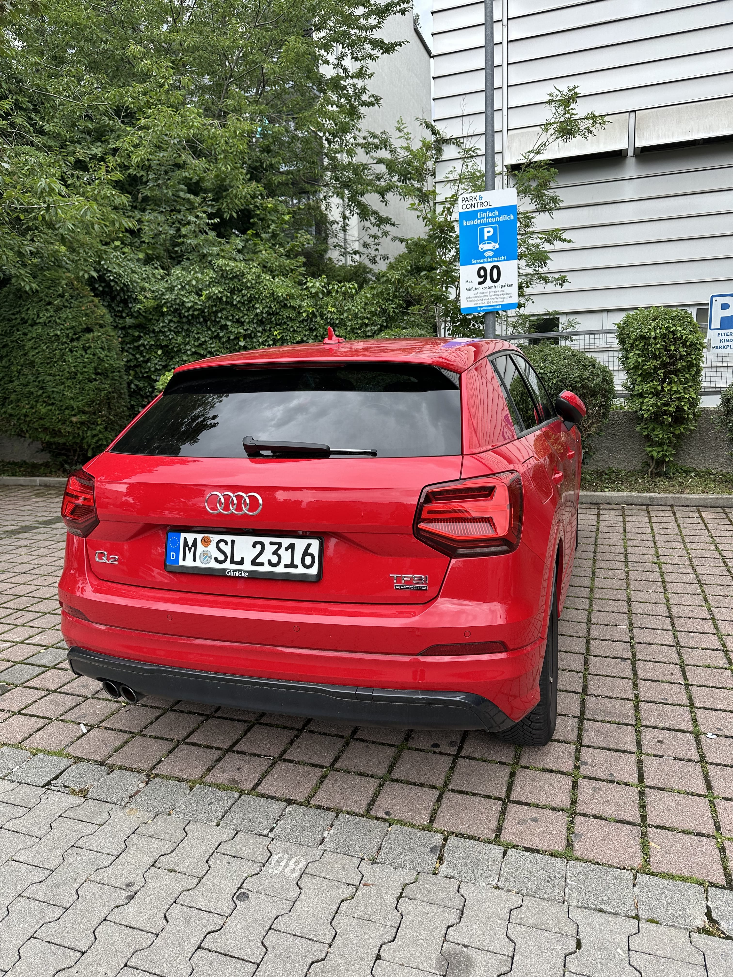 Audi Q2 mit Navigationsgerät