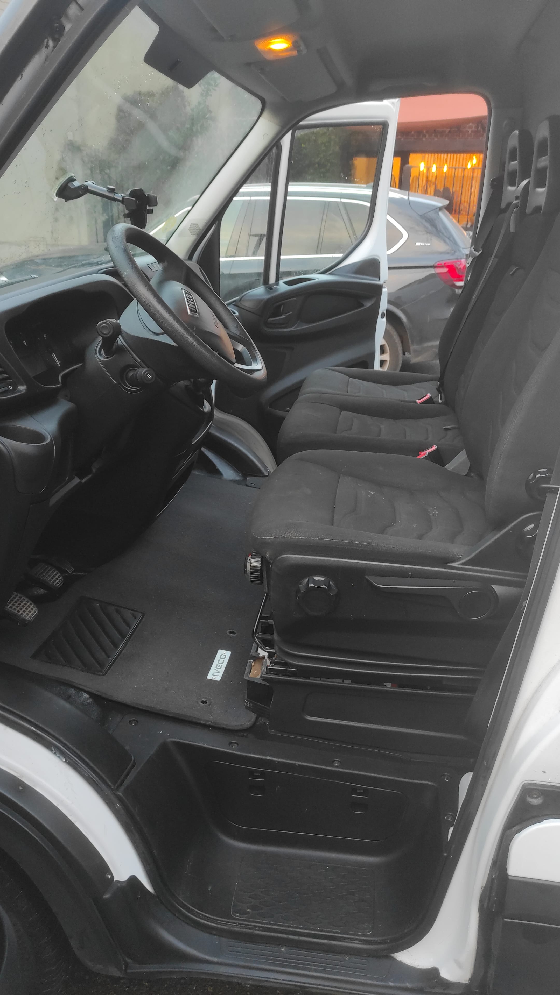 Iveco Daily 35S13 11m3 avec Attelage