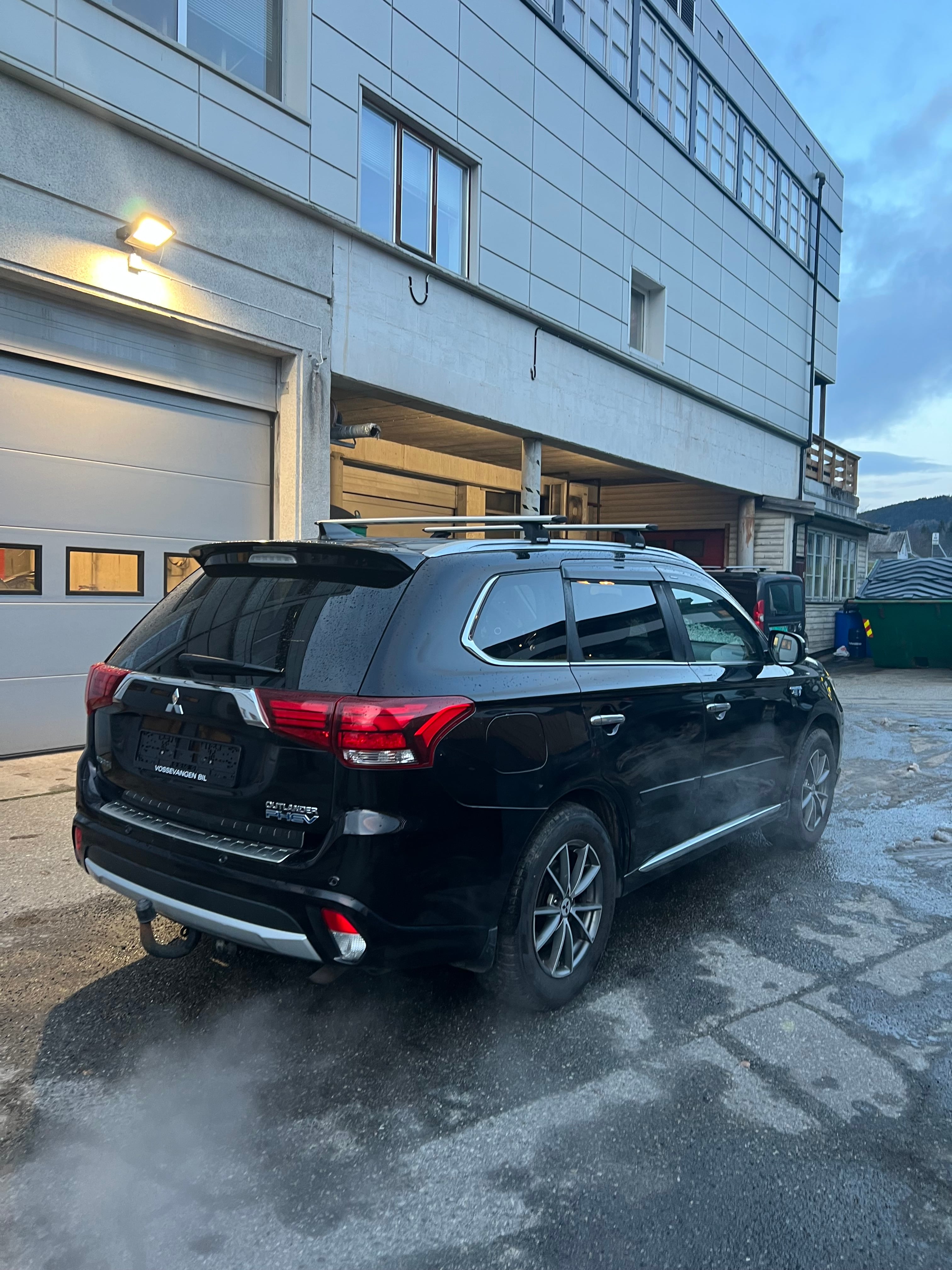 Mitsubishi Outlander PHEV MOTION med Ryggekamera