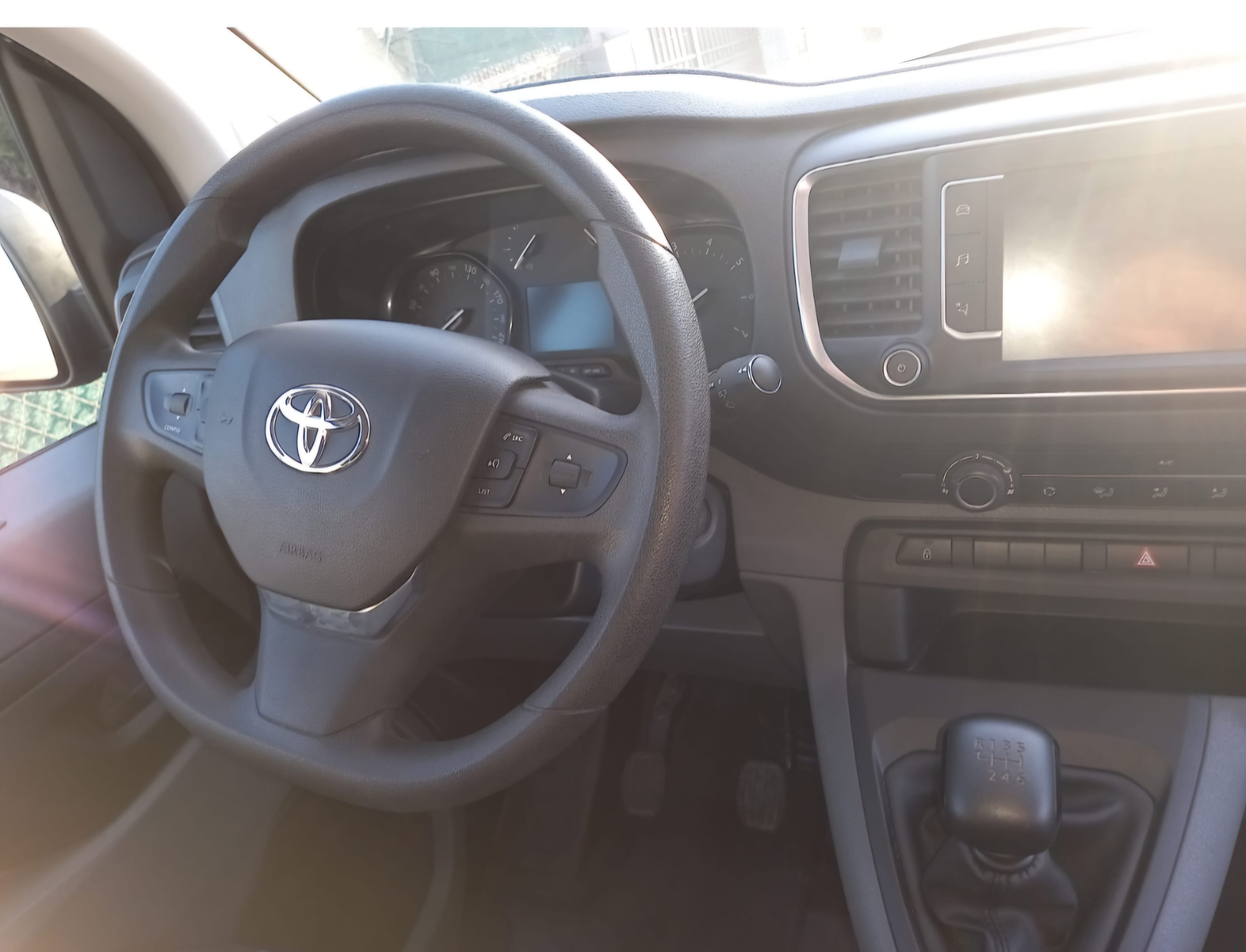 Toyota Proace Verso avec Régulateur de vitesse