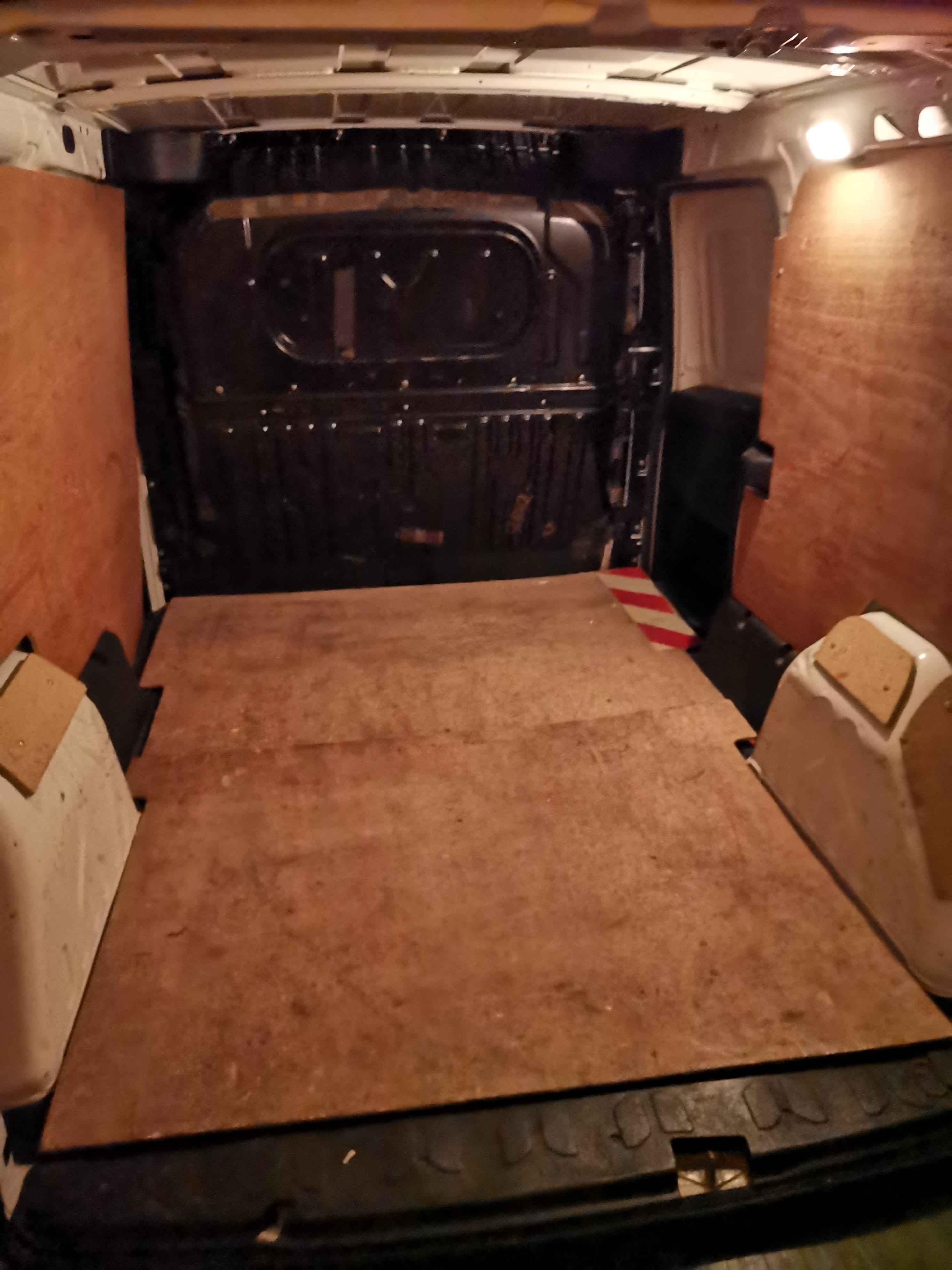Opel Combo avec Entrée audio / iPod