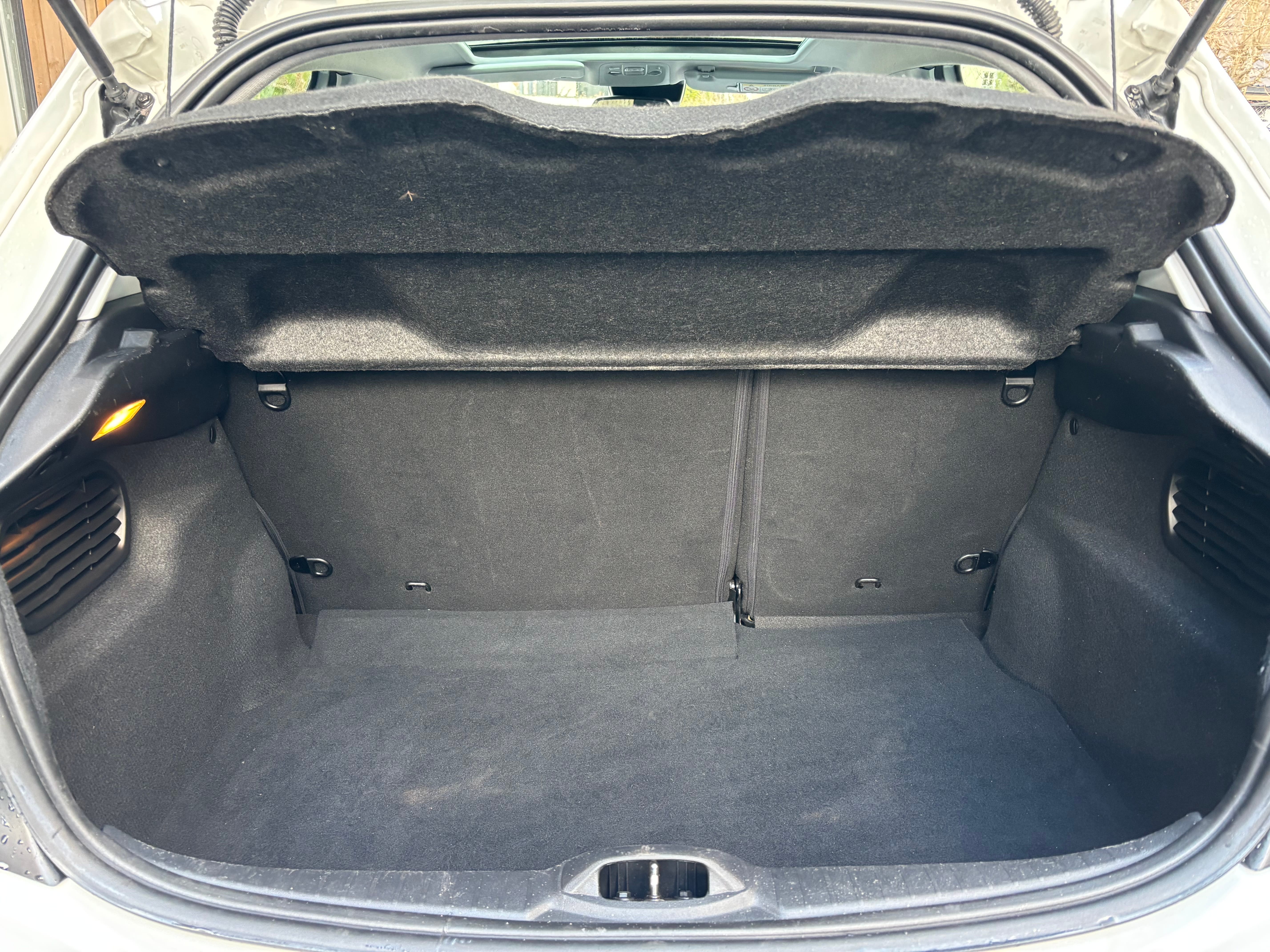 Peugeot 208 med Lydinngang