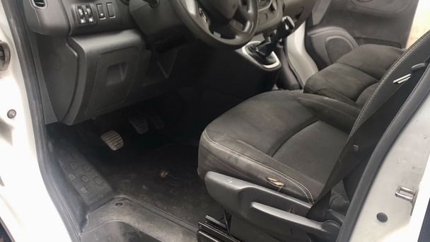 Renault Trafic Renault Trafic L2 rallongé à louer à Bordeaux – Idéal déménagement & transport XXL ! avec Entrée audio / iPod